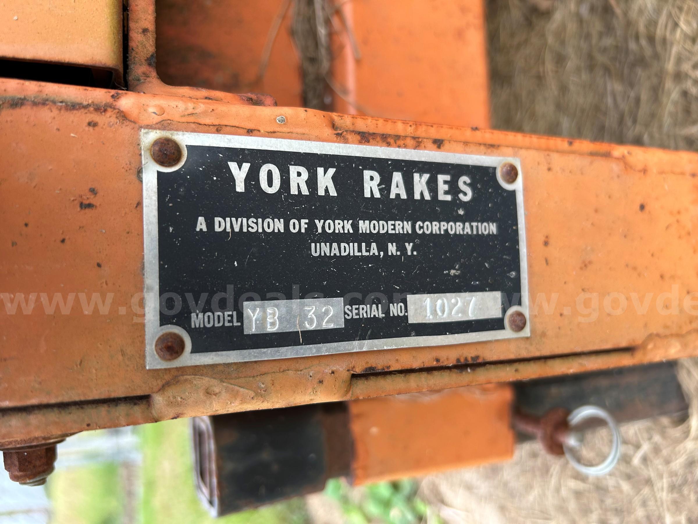 York Broom YB 32 York YB 32 Government Surplus Auction - Photo #2