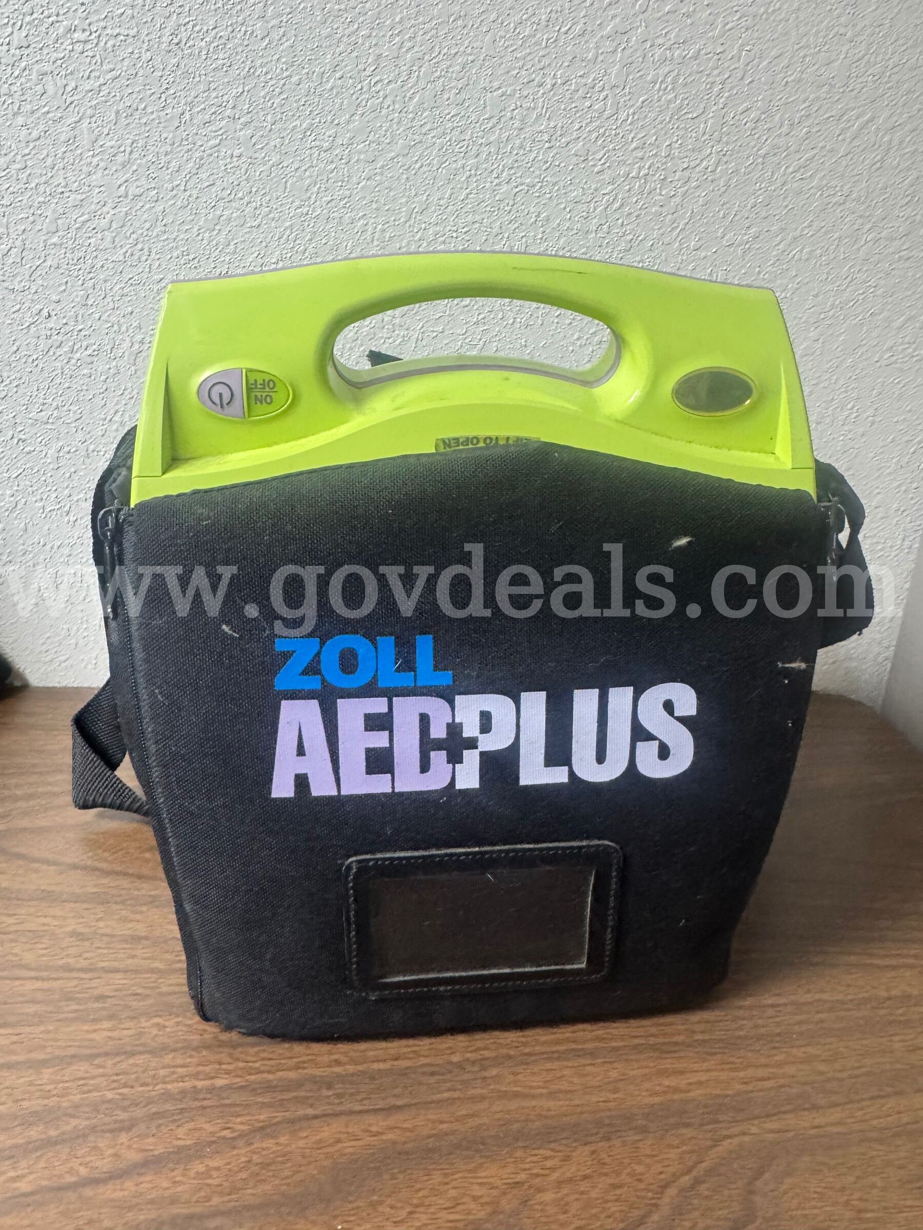 Lot of 8 AEDs with 4 batteries   Government Surplus Auction - Photo #6