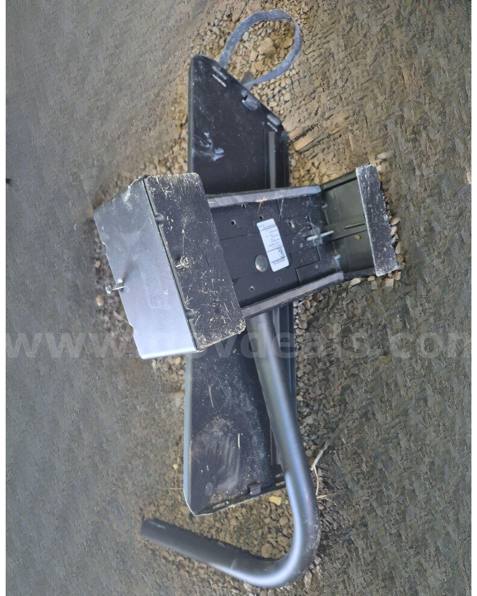 Peerless Laptop Holder for Vehicle- Model #PM4C & #PM27 Peerless Industries #PM4C & #PM27 Government Surplus Auction - Primary Photo