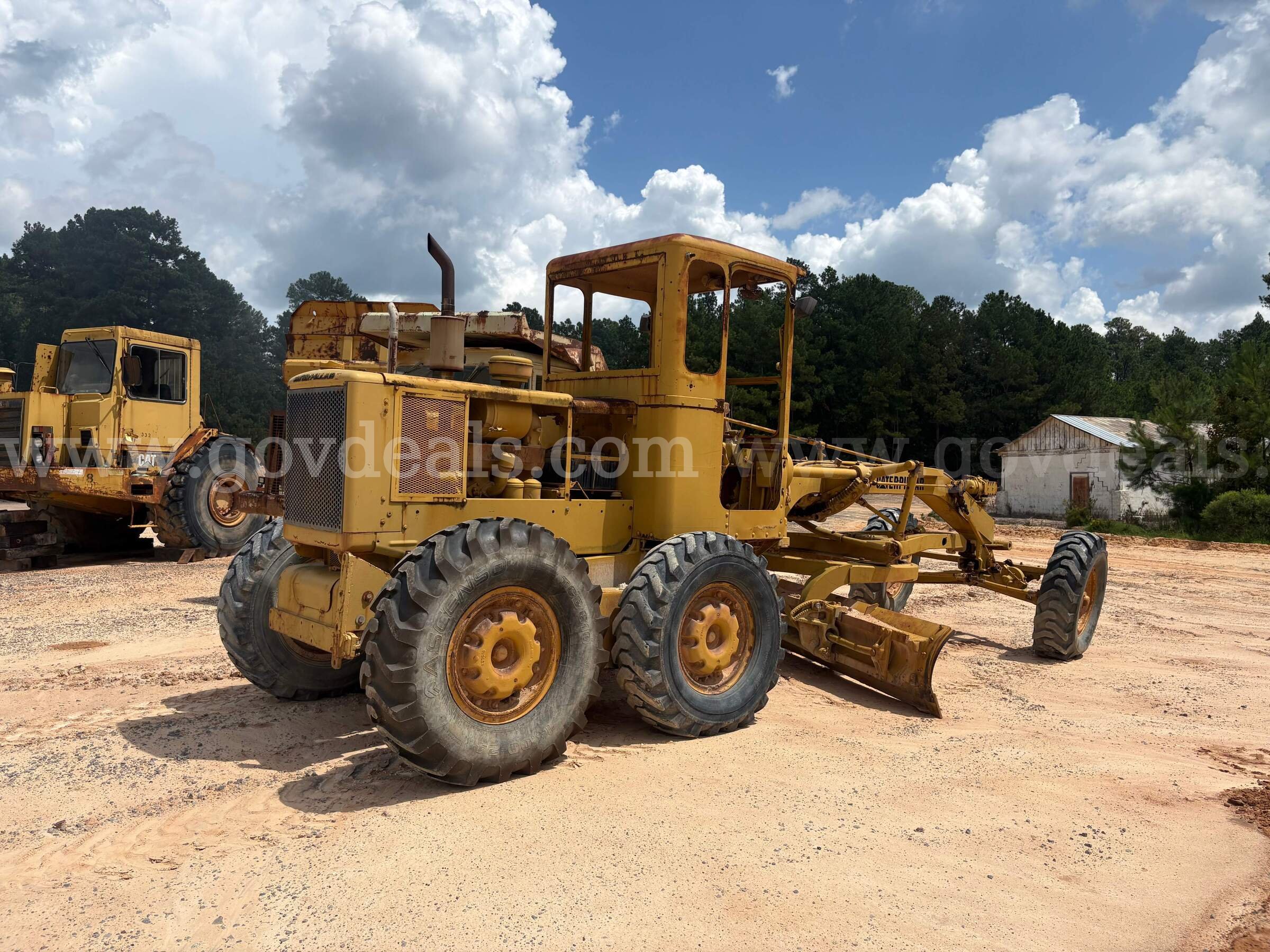 Caterpillar 112 Rigid Frame Motor Grader Caterpillar 112 Government Surplus Auction - Photo #3