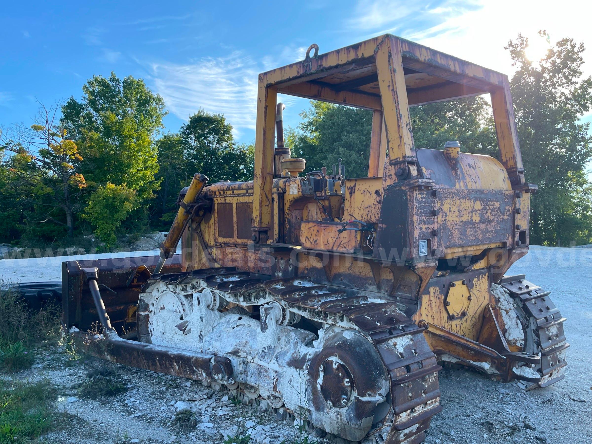 1969 Caterpillar D6C Crawler Tractor-Inoperable Caterpillar D6C Government Surplus Auction - Photo #2