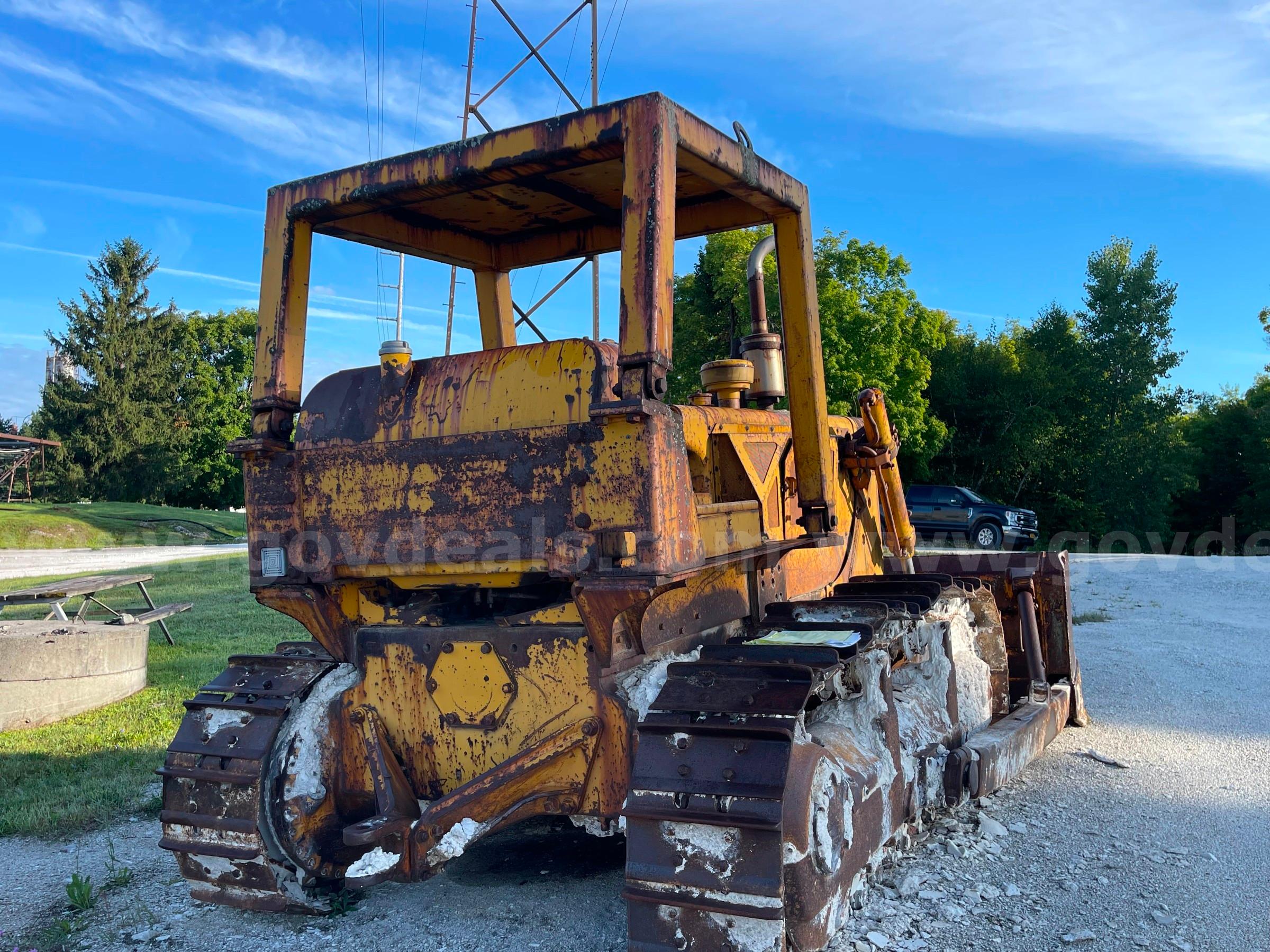 1969 Caterpillar D6C Crawler Tractor-Inoperable Caterpillar D6C Government Surplus Auction - Photo #3