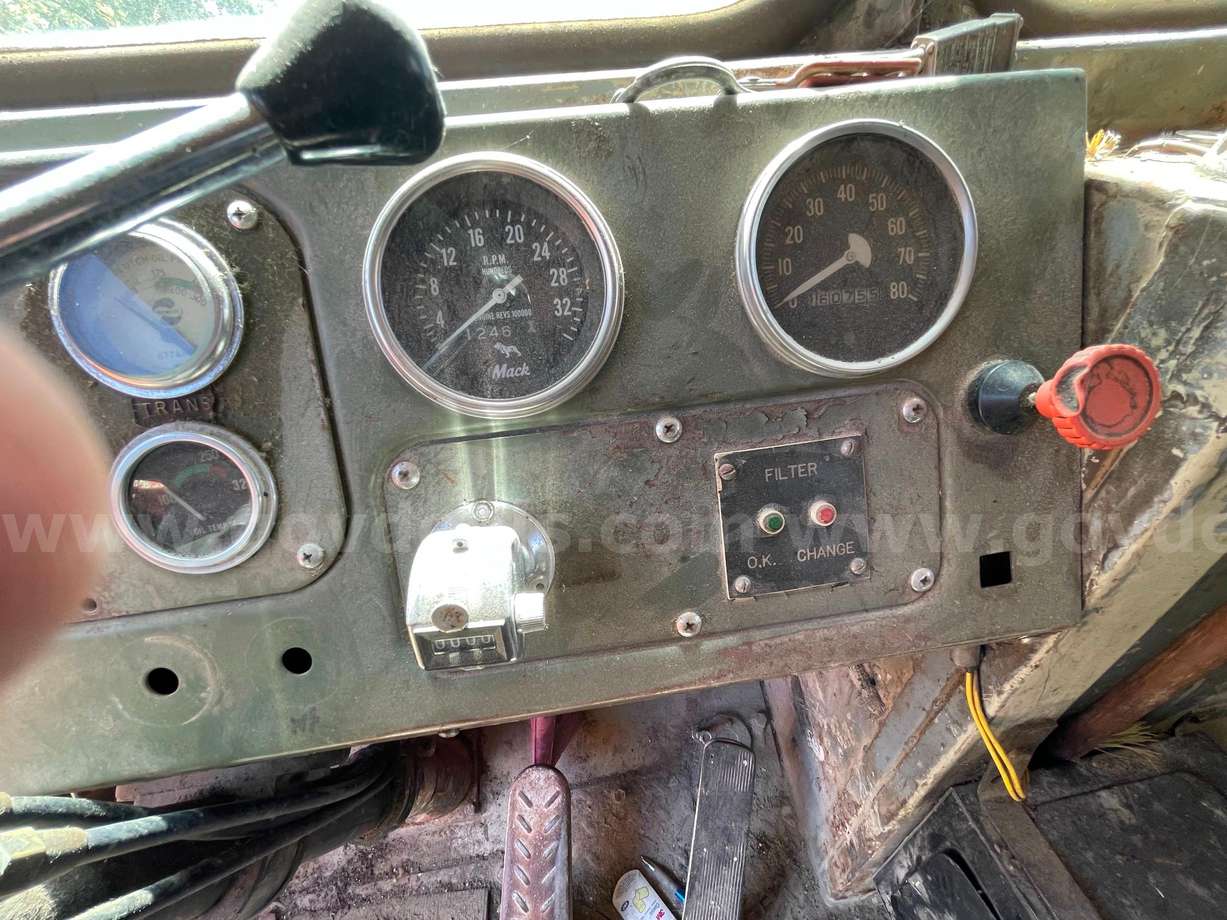 1973 Mack M-20X Mechanical Drive Rear Dump-Inoperable Mack M-20X Government Surplus Auction - Photo #4