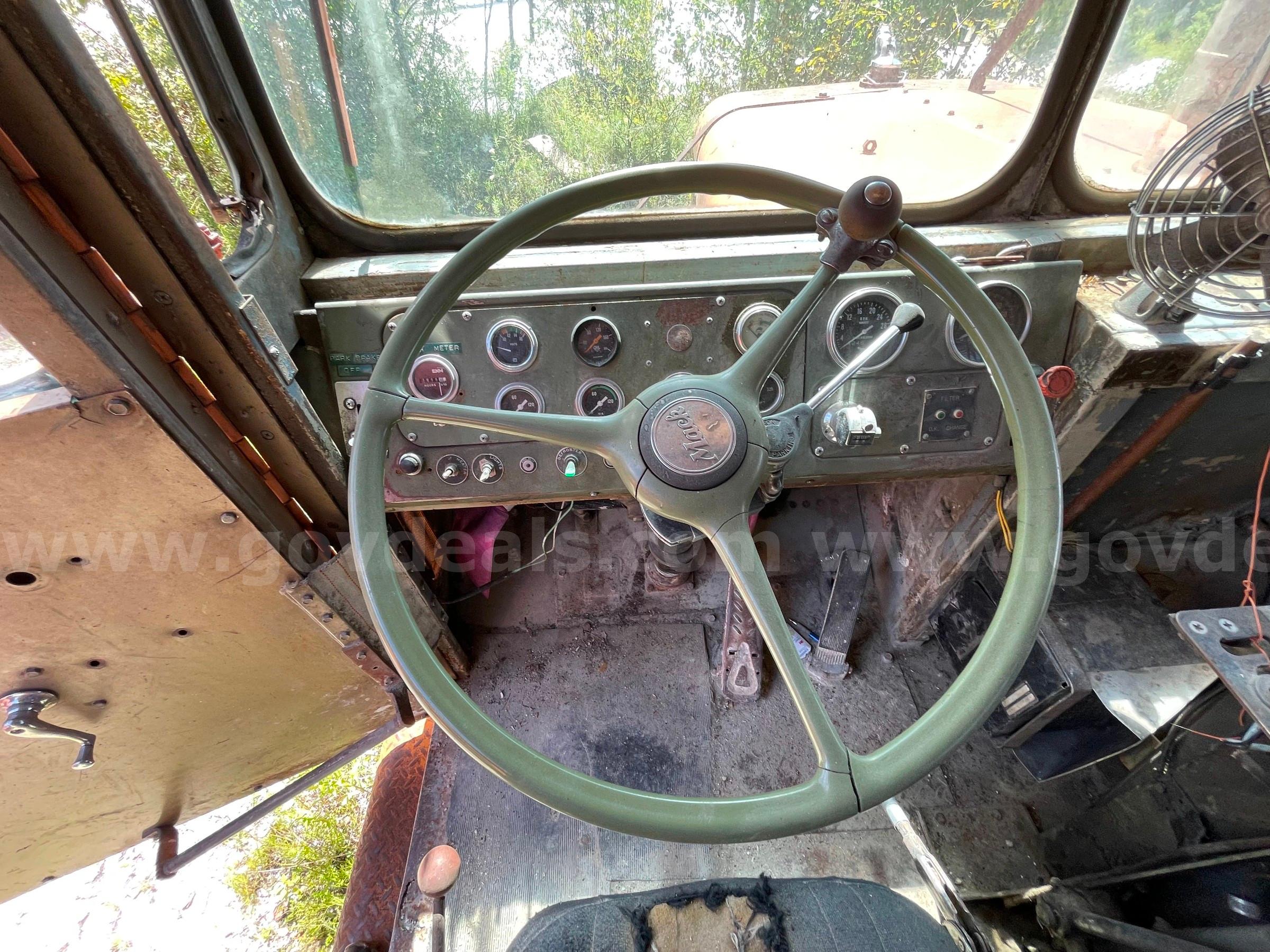 1973 Mack M-20X Mechanical Drive Rear Dump-Inoperable Mack M-20X Government Surplus Auction - Photo #6
