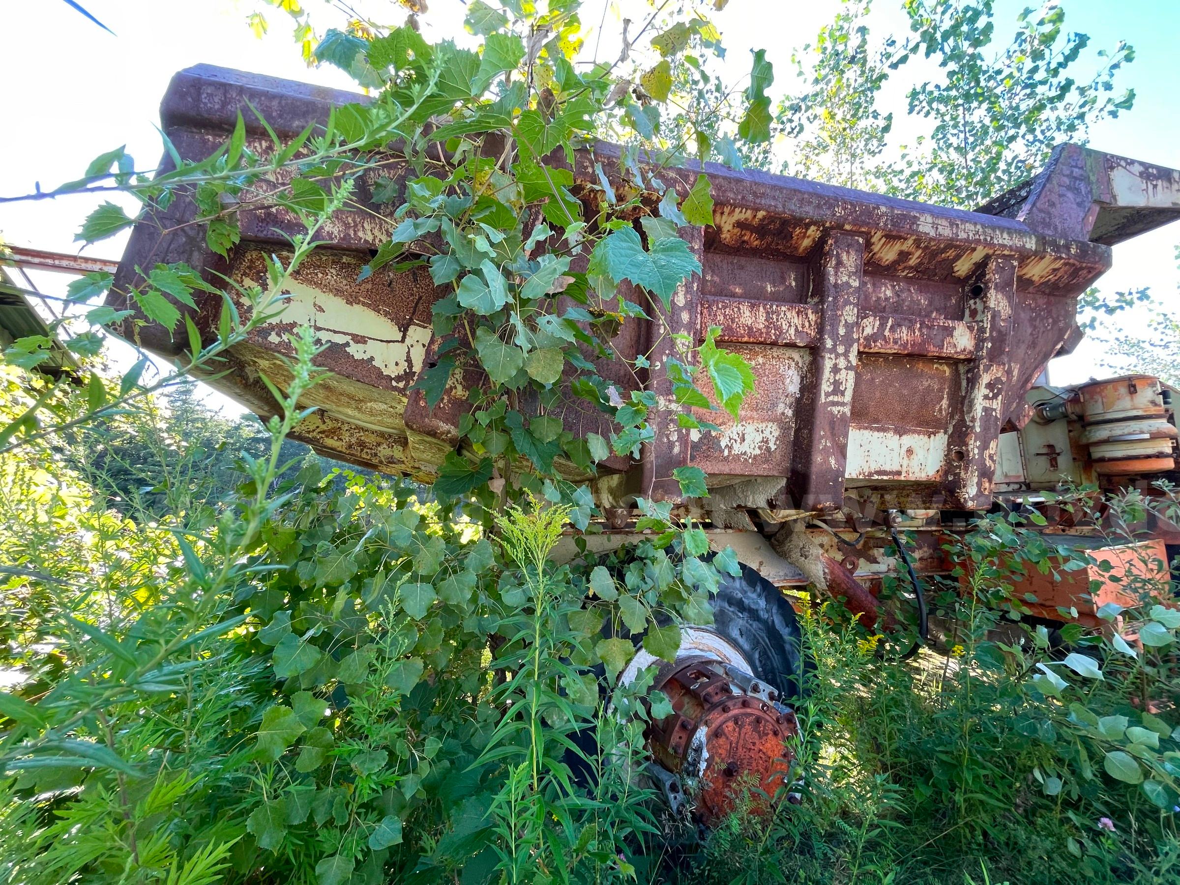 1973 Mack M-20X Mechanical Drive Rear Dump-Inoperable Mack M-20X Government Surplus Auction - Photo #3