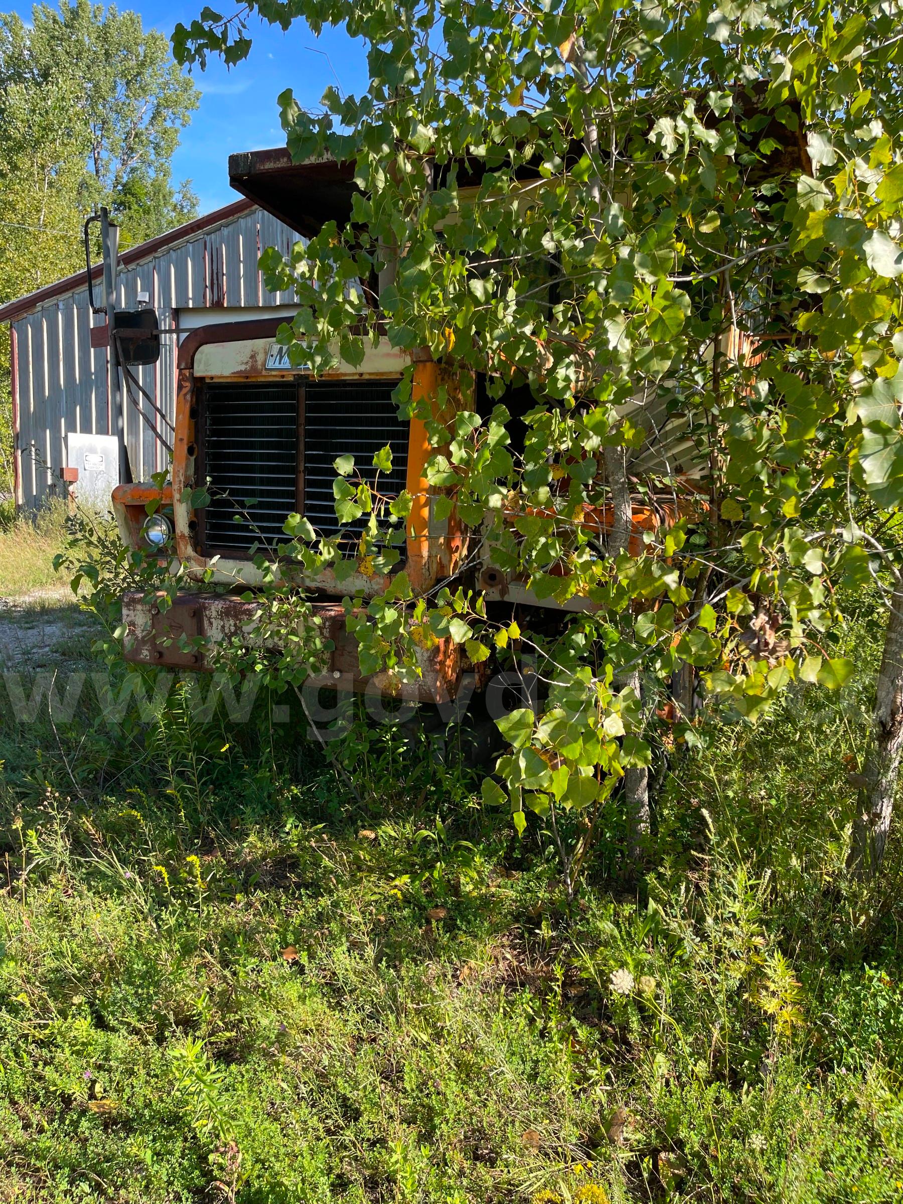1973 Mack M-20X Mechanical Drive Rear Dump-Inoperable Mack M-20X Government Surplus Auction - Photo #4