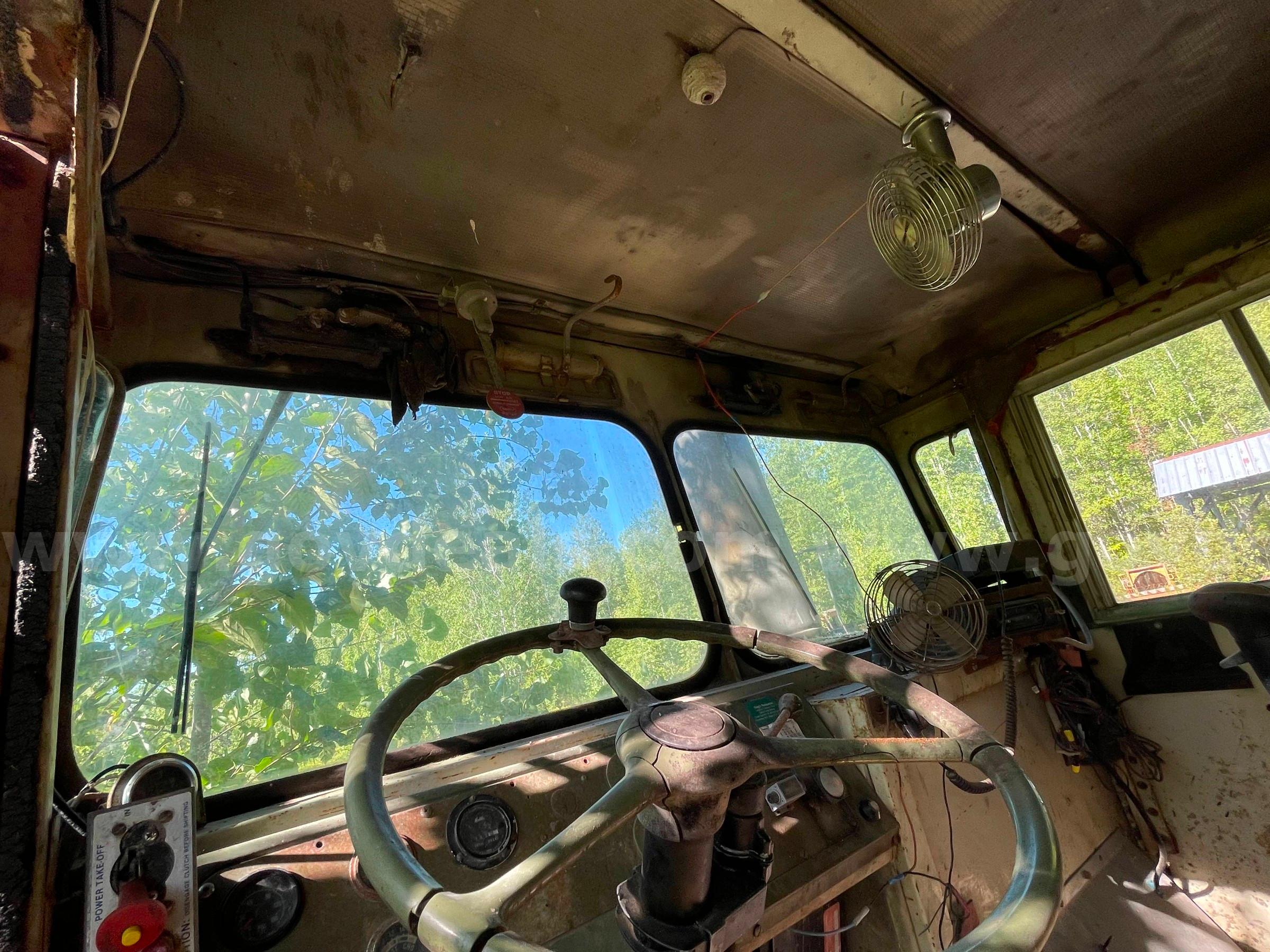 1973 Mack M-20X Mechanical Drive Rear Dump-Inoperable Mack M-20X Government Surplus Auction - Photo #6