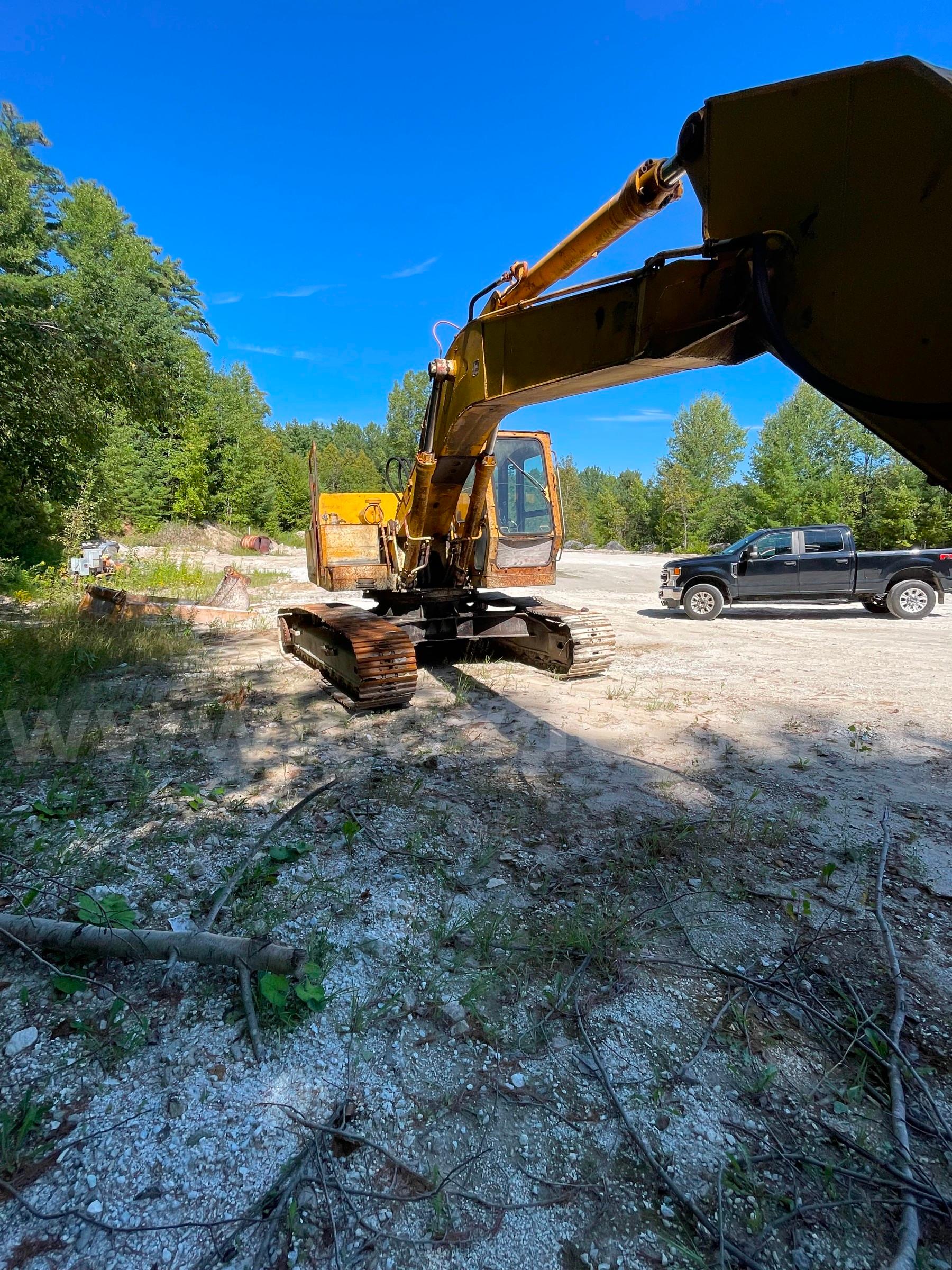 1985 John Deere 790 Hydraulic Excavator John Deere 790 Government Surplus Auction - Photo #4