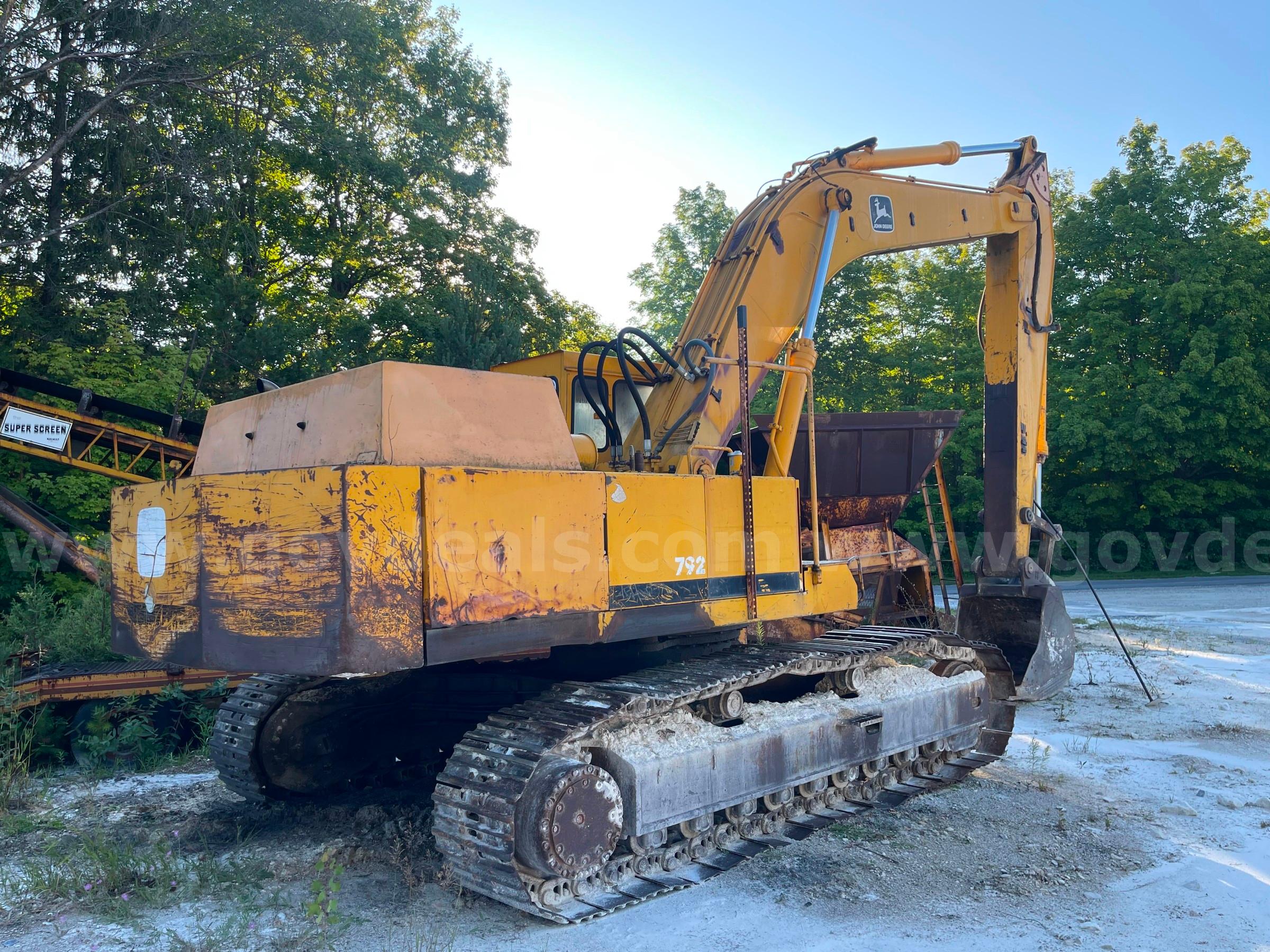 1987 John Deere 792 Hydraulic Excavator-Inoperable John Deere 792 Government Surplus Auction - Photo #3