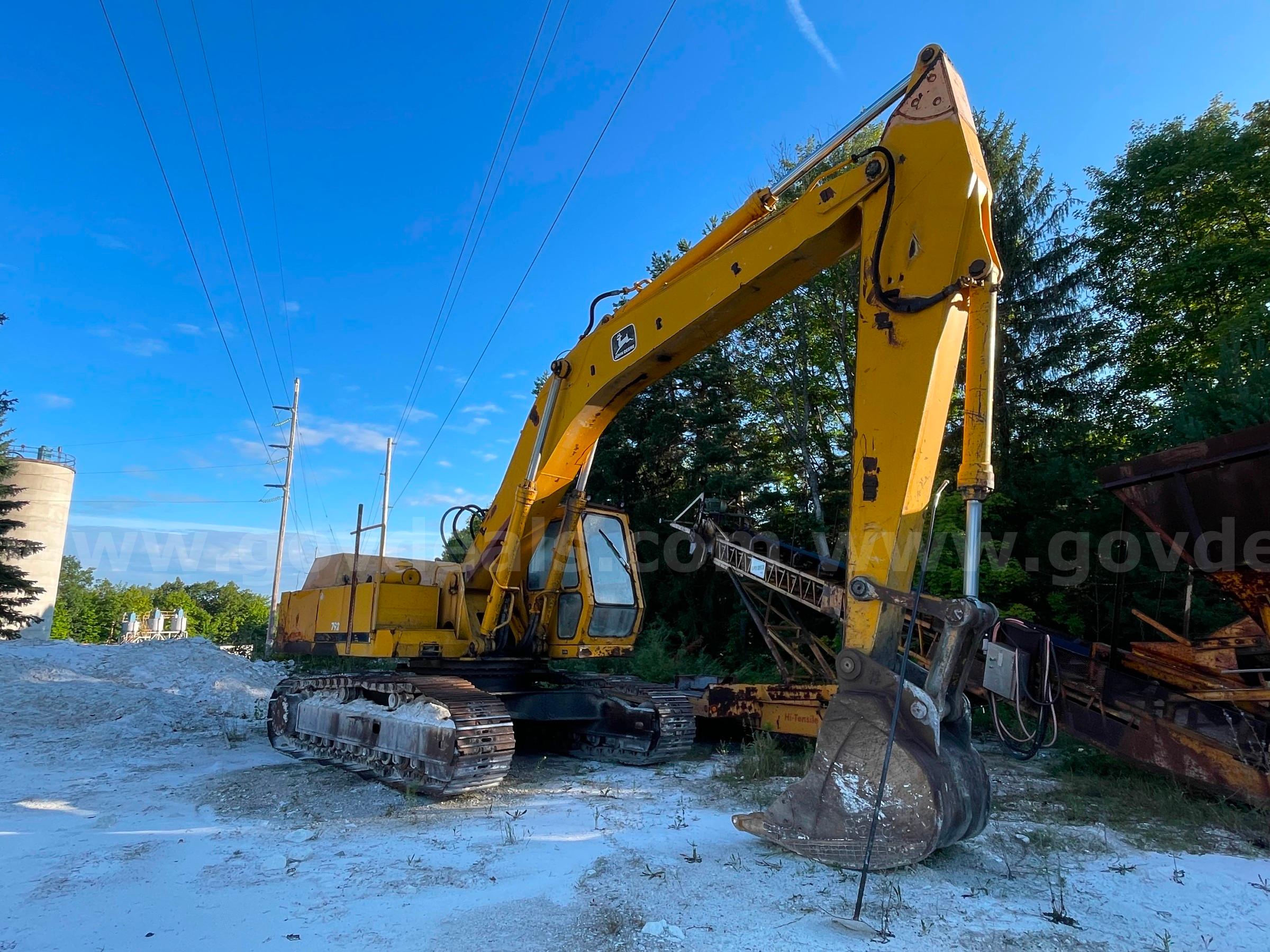 1987 John Deere 792 Hydraulic Excavator-Inoperable John Deere 792 Government Surplus Auction - Photo #4