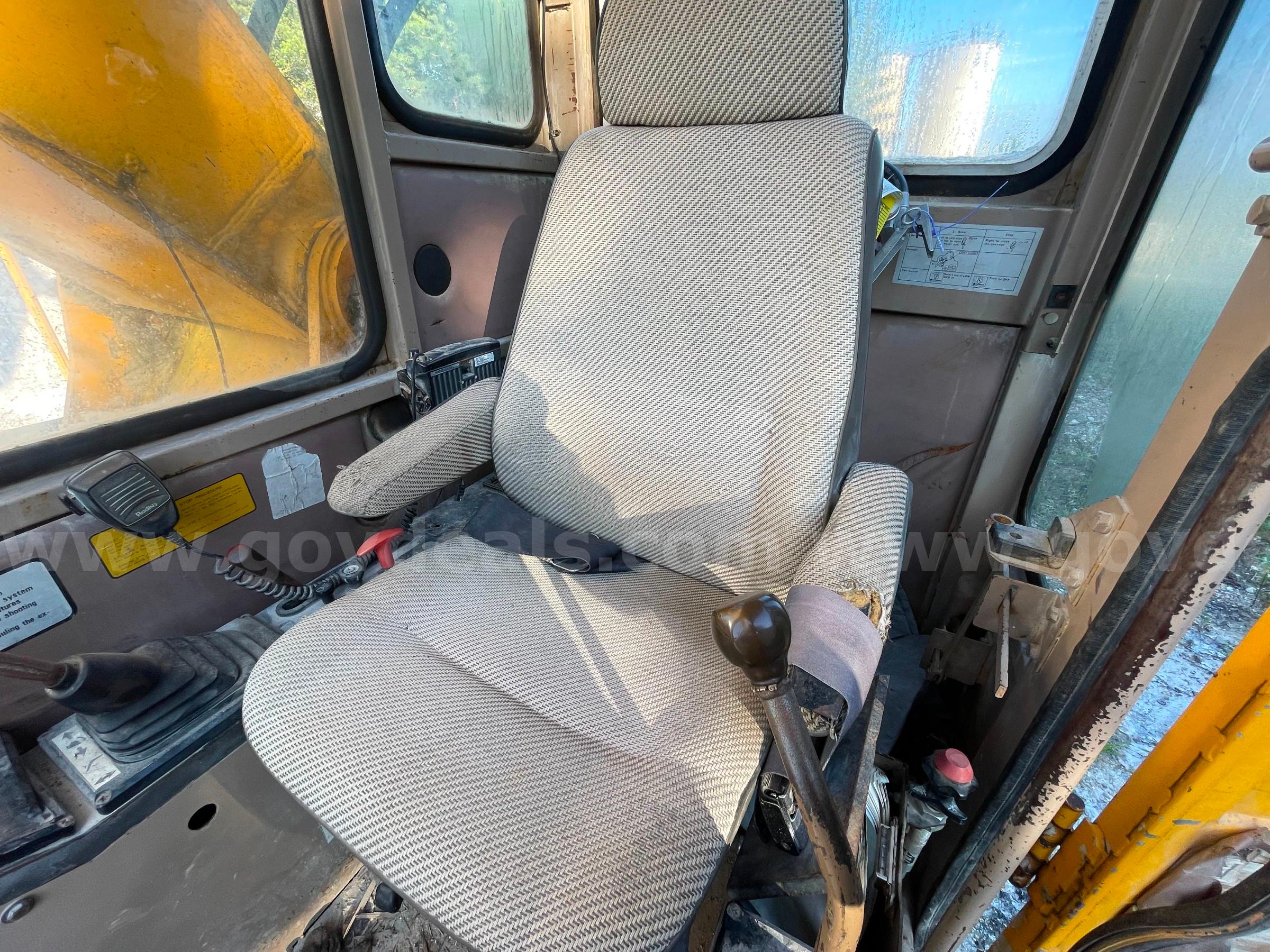 1987 John Deere 792 Hydraulic Excavator-Inoperable John Deere 792 Government Surplus Auction - Photo #6