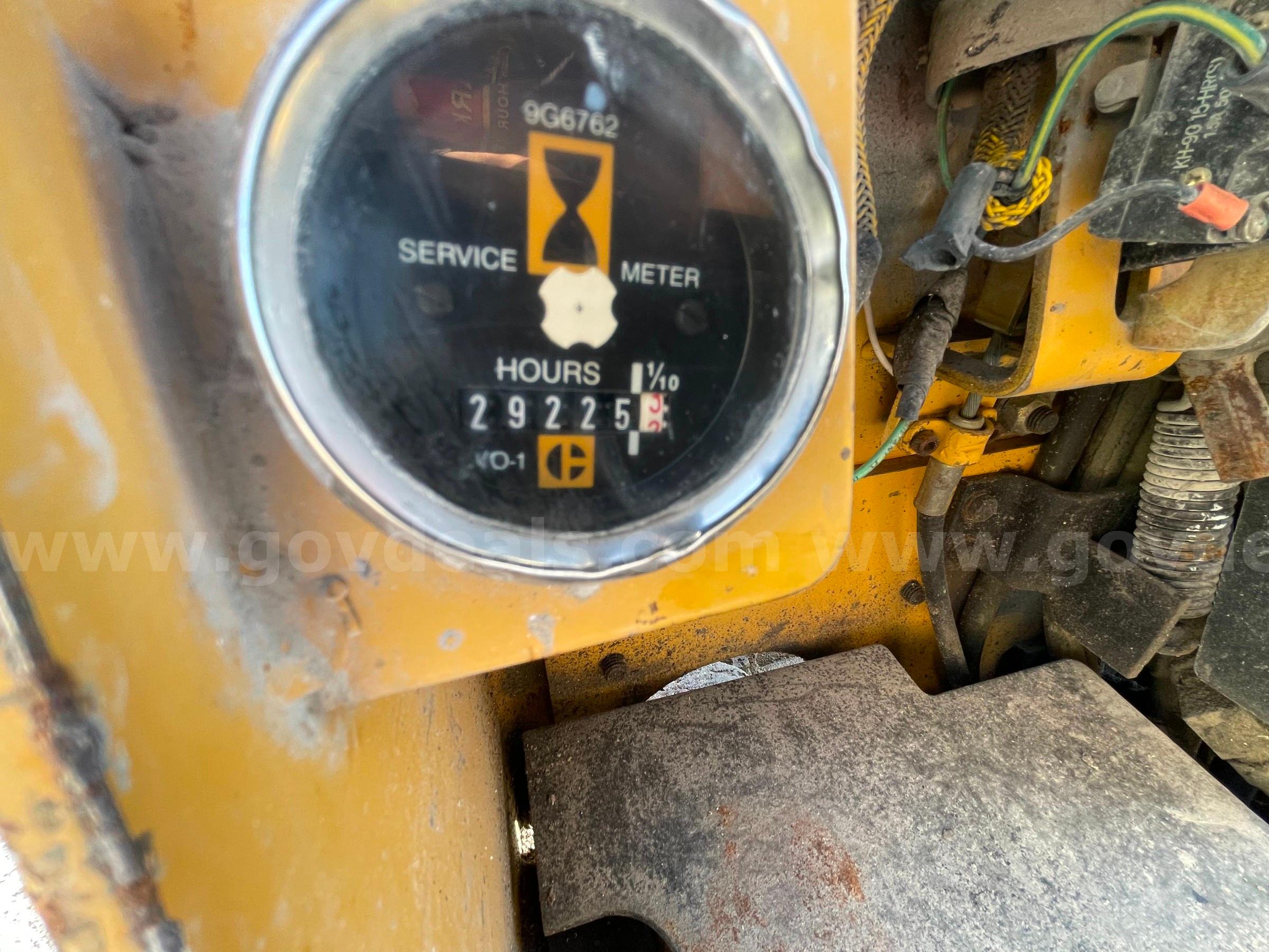 1989 Caterpillar T40DSA  Pneumatic Tire Forklift-Inoperable Caterpillar T40DSA Government Surplus Auction - Photo #5