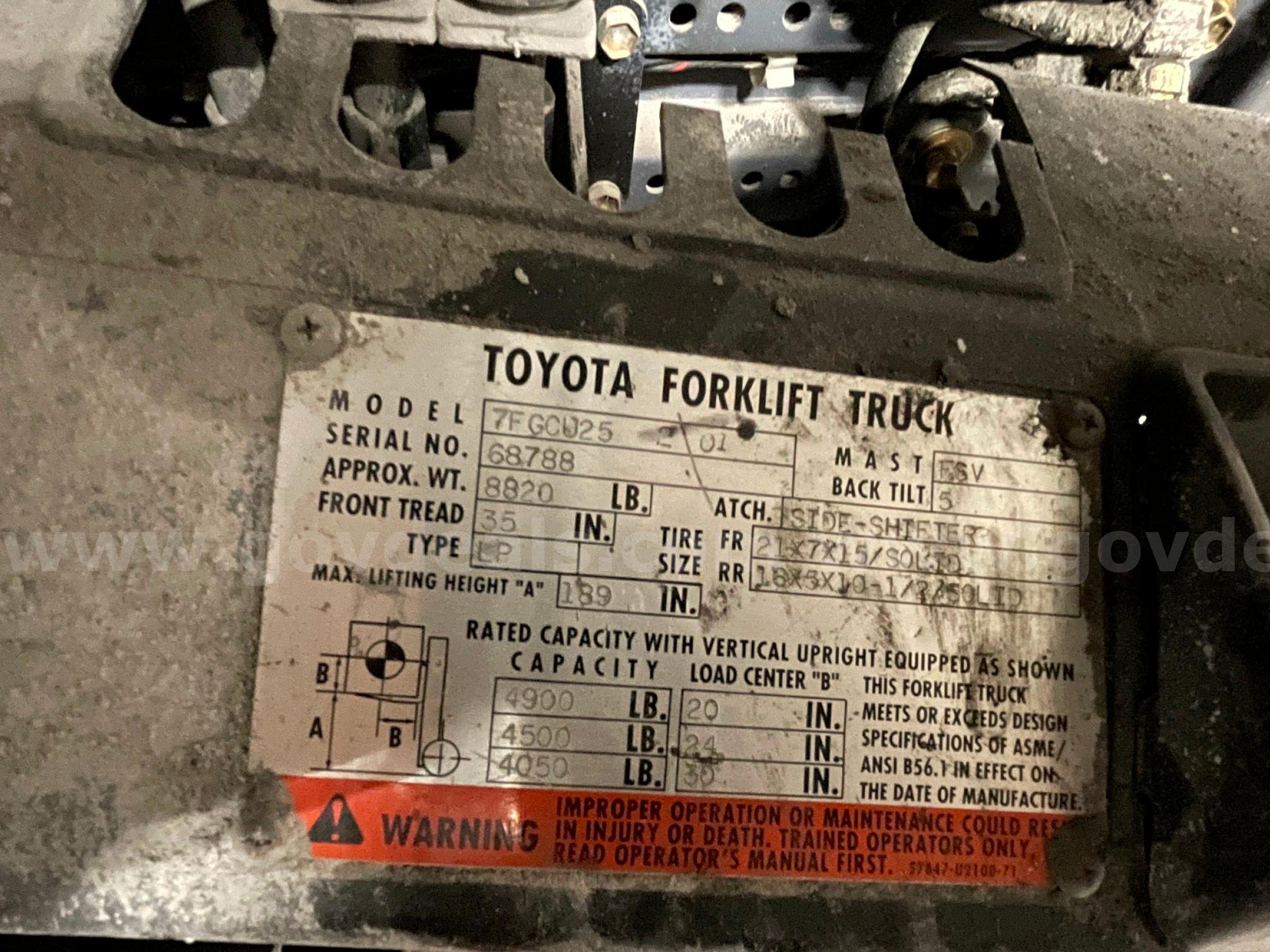 2001Toyota 7FGCU25 Pneumatic Tire Forklift-Inoperable Toyota 7FGCU25 Government Surplus Auction - Photo #6