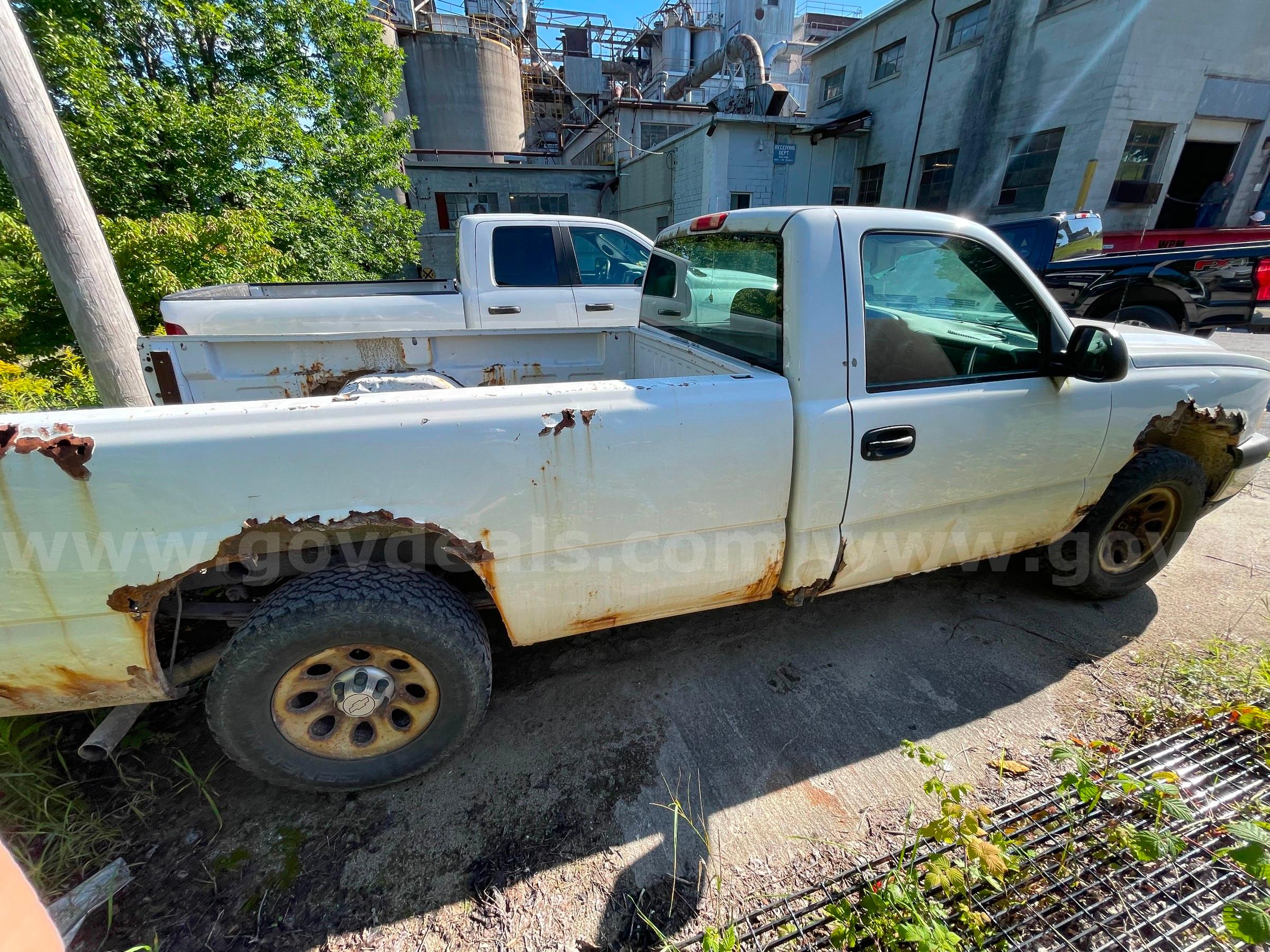 2006 Chevrolet Silverado 1500 4x4 Pickup-Inoperable Chevrolet Silverado Government Surplus Auction - Photo #3