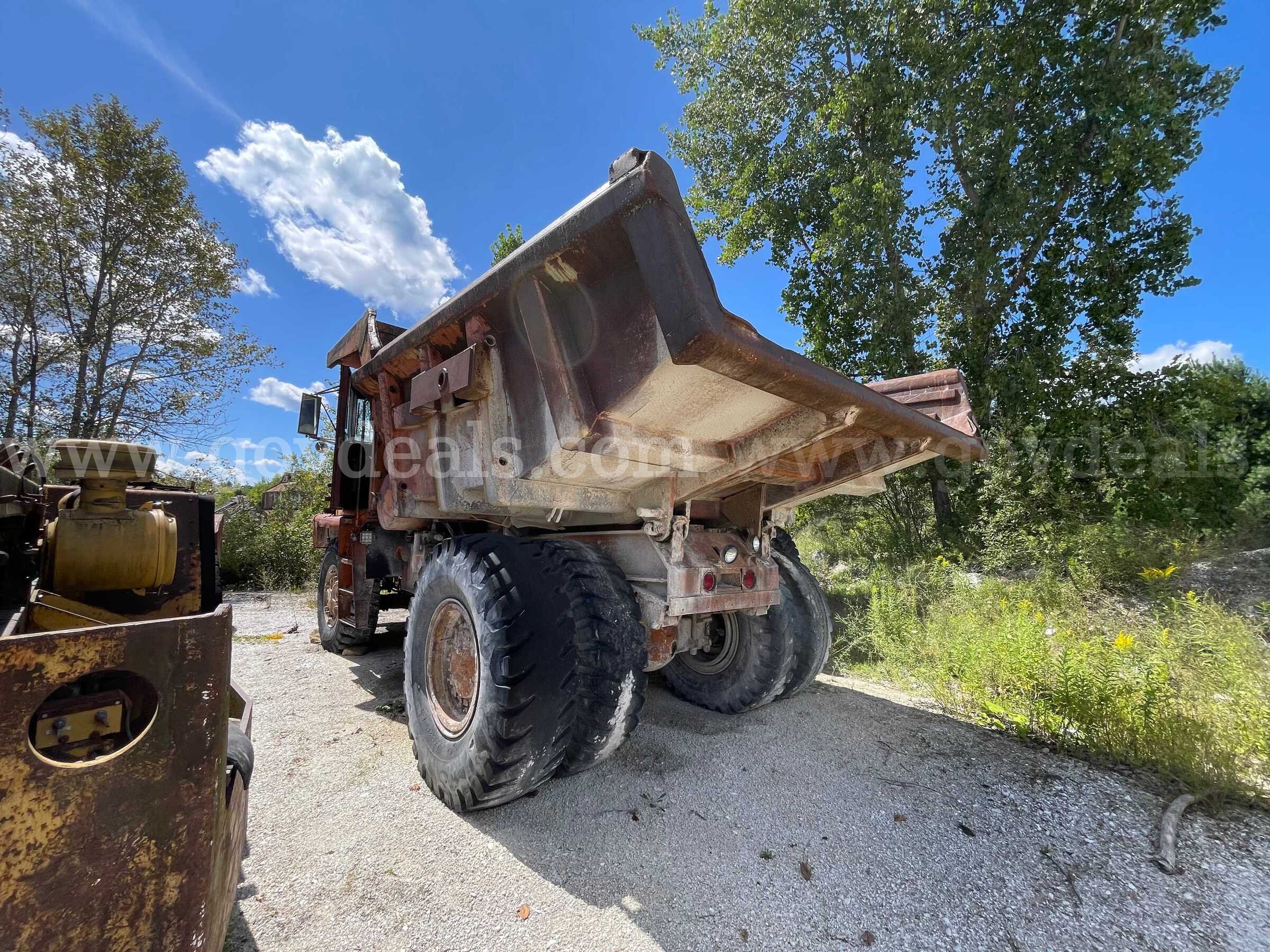 1973 Mack M-20X Mechanical Drive Rear Dump-Inoperable Mack M-20X Government Surplus Auction - Photo #2