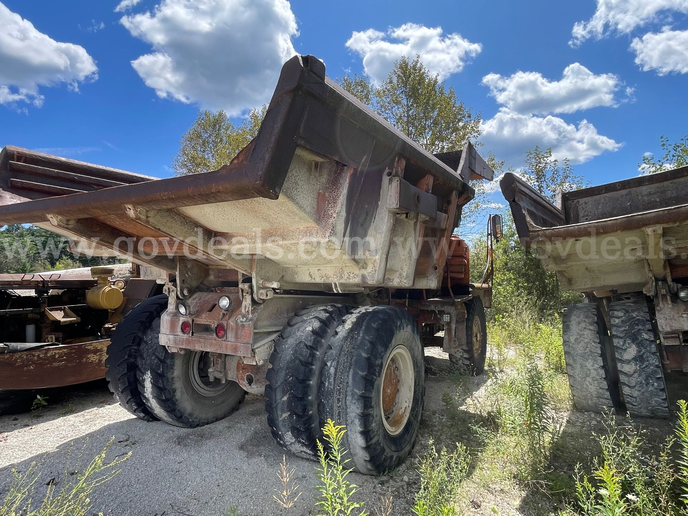 1973 Mack M-20X Mechanical Drive Rear Dump-Inoperable Mack M-20X Government Surplus Auction - Photo #3