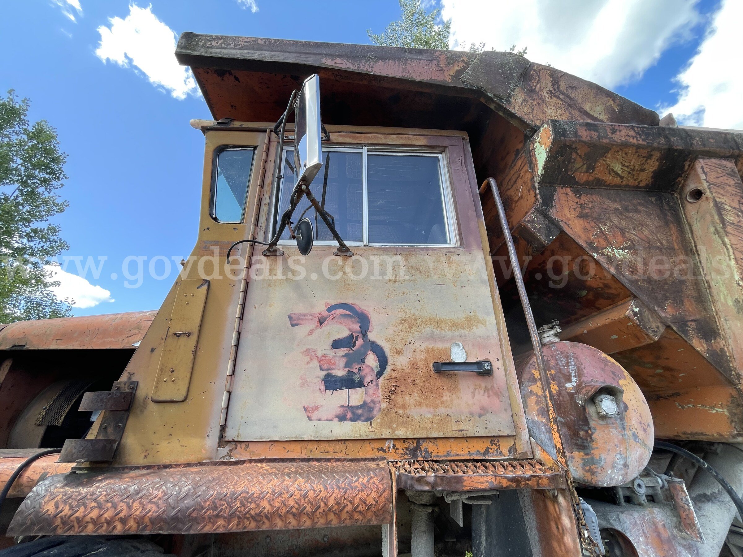1973 Mack M-20X Mechanical Drive Rear Dump-Inoperable Mack M-20X Government Surplus Auction - Photo #6