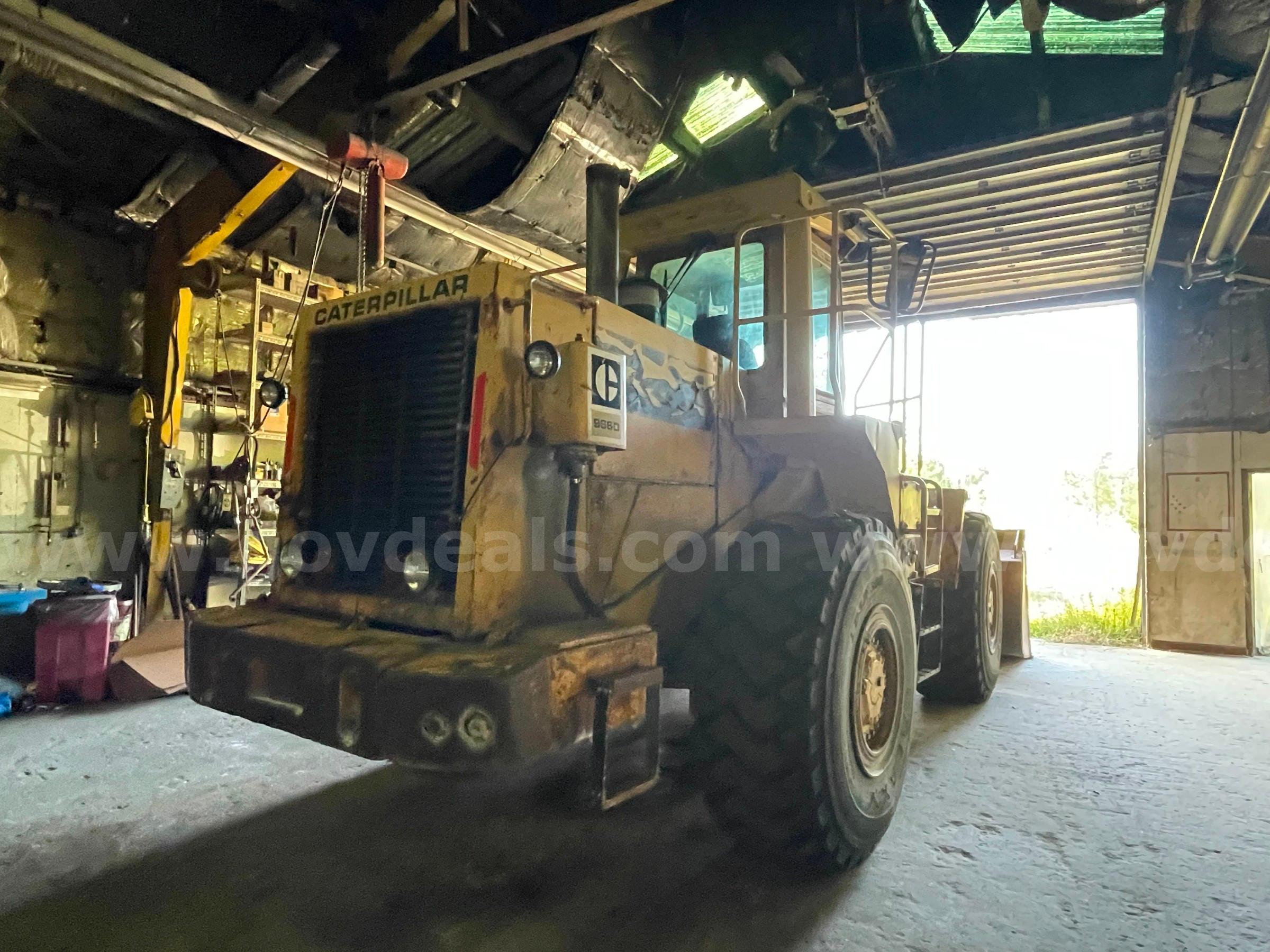 1986 Caterpillar 966D 4WD Articulated Wheel Loader-Inoperable Caterpillar 966D Government Surplus Auction - Photo #2