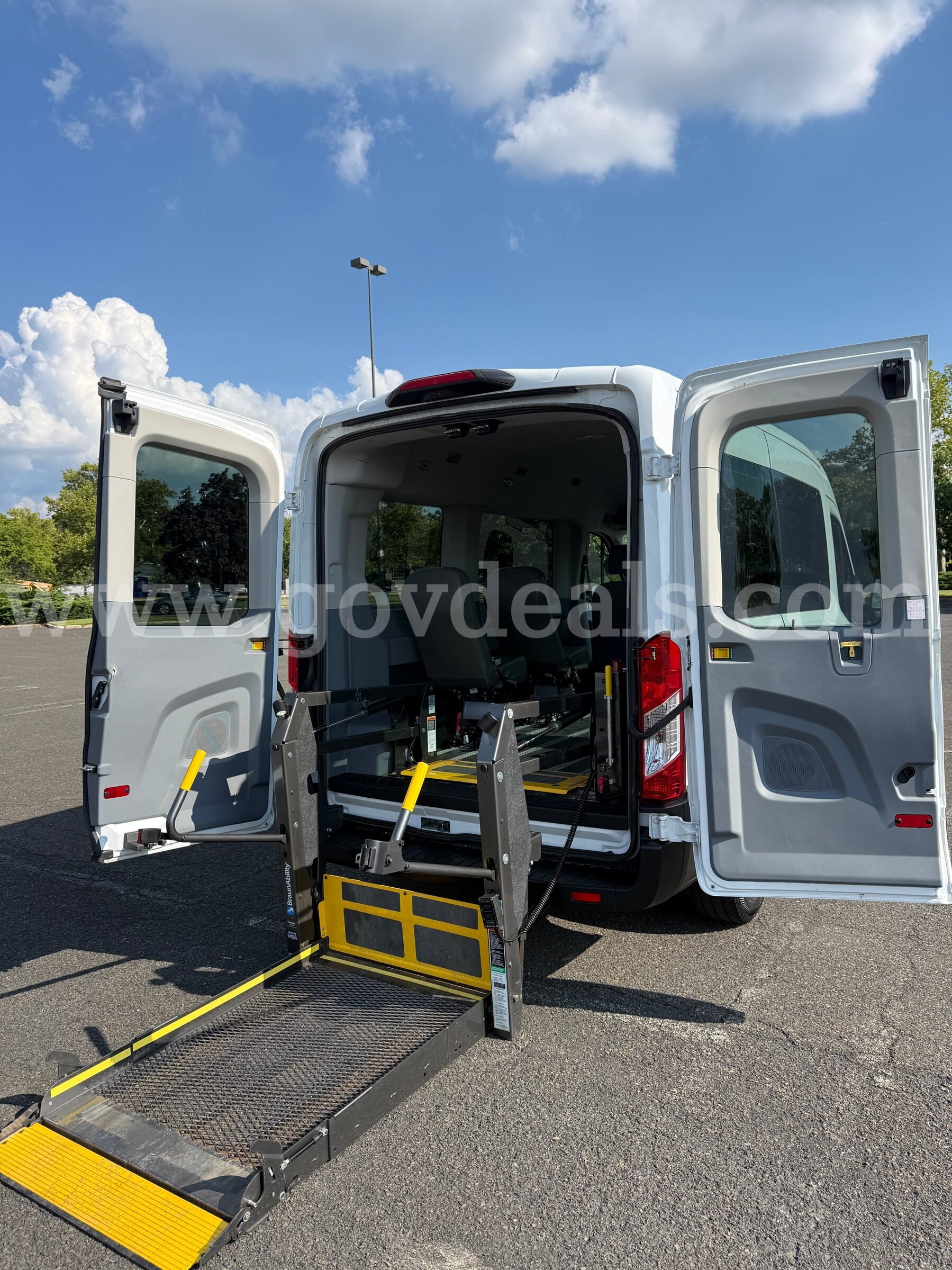 2019 Ford Transit Wheelchair Van - 16k Miles NEMT BraunAbility Rear Lift