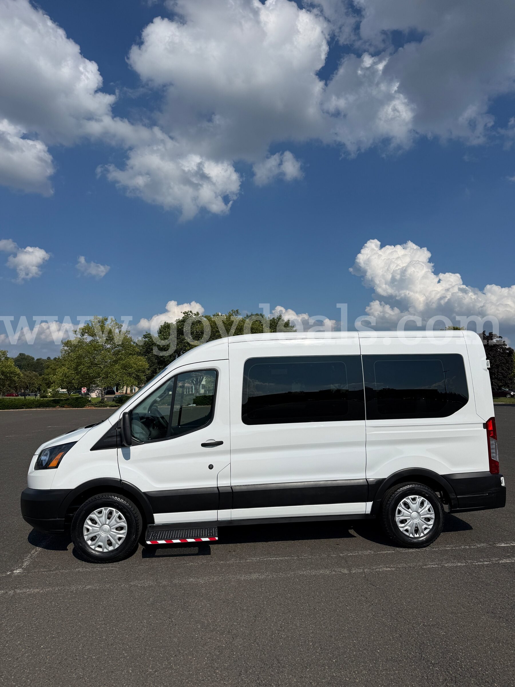 2019 Ford Transit Wheelchair Van - 16k Miles NEMT BraunAbility Rear Lift Ford Transit Government Surplus Auction - Photo #3