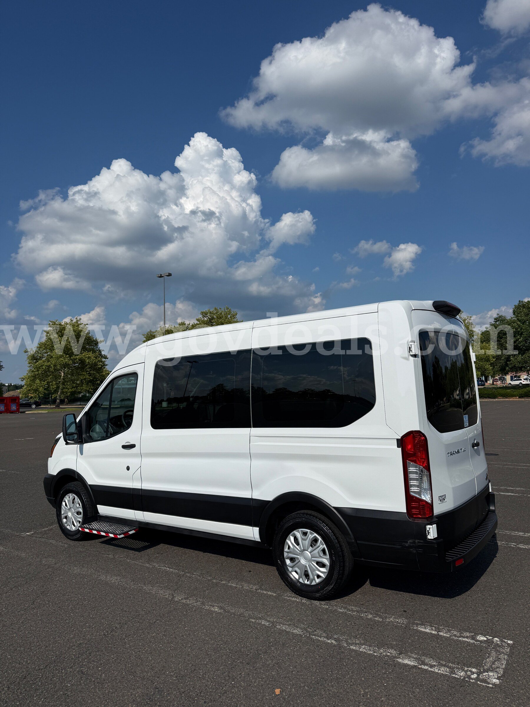 2019 Ford Transit Wheelchair Van - 16k Miles NEMT BraunAbility Rear Lift Ford Transit Government Surplus Auction - Photo #4
