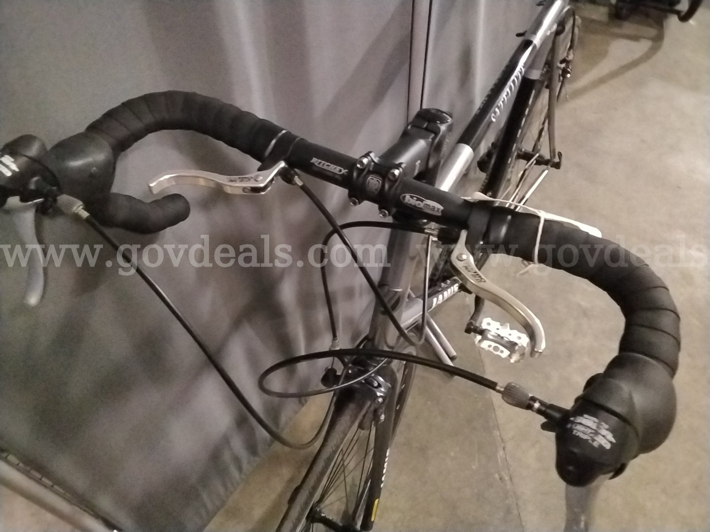Satellite Jamis Bike   Government Surplus Auction - Photo #4