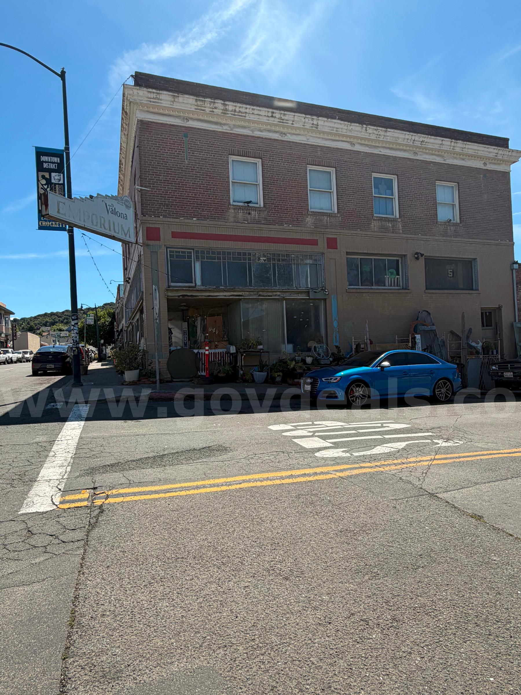 Commercial Property with 2 Upstairs Apartments in Crockett, California   Government Surplus Auction - Photo #2