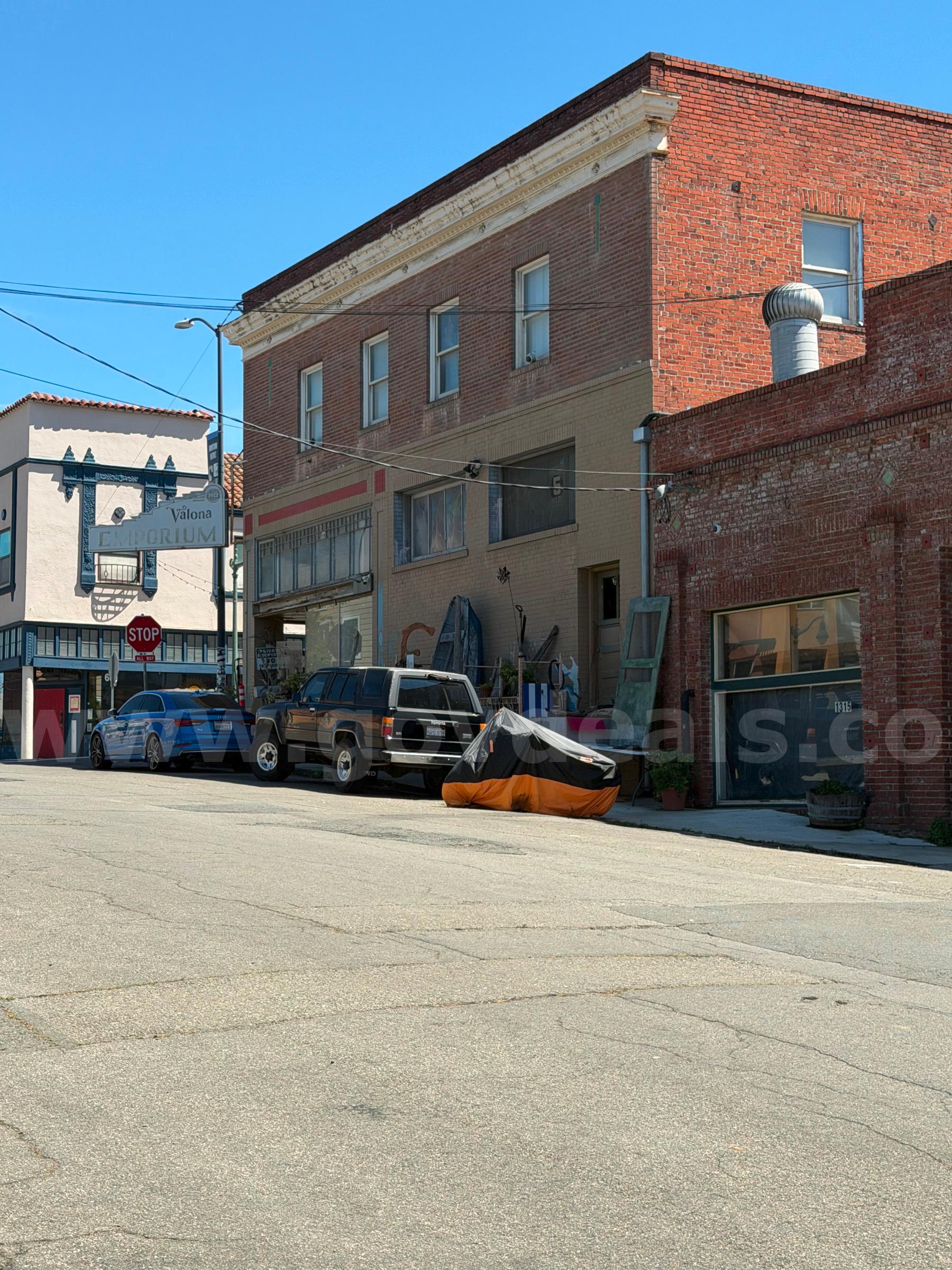 Commercial Property with 2 Upstairs Apartments in Crockett, California   Government Surplus Auction - Photo #3