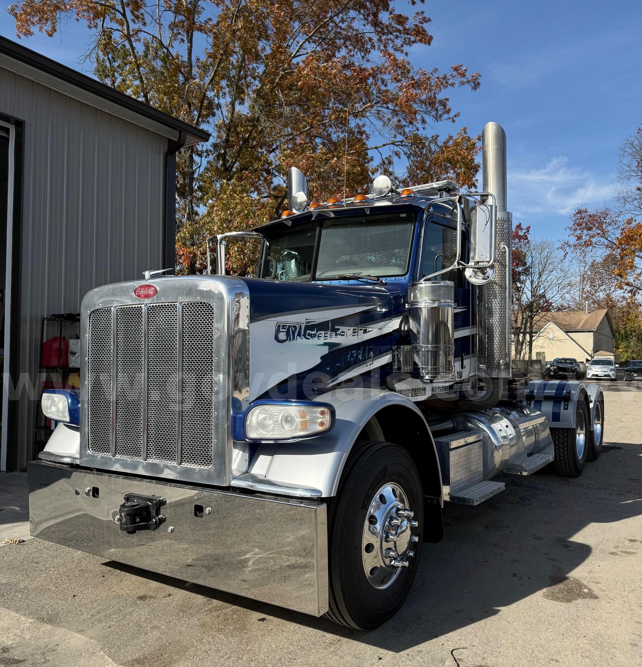 2013 Peterbilt 388 Tractor Peterbilt 388 Government Surplus Auction - Primary Photo