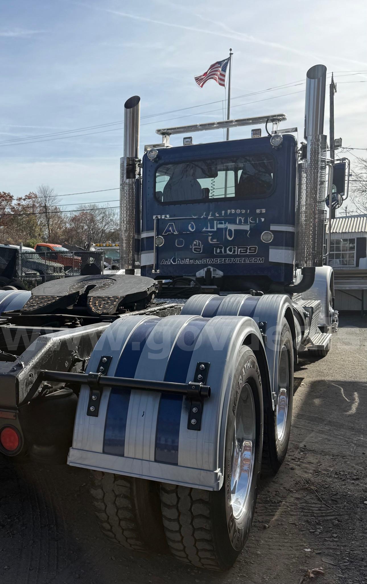 2013 Peterbilt 388 Tractor Peterbilt 388 Government Surplus Auction - Photo #3