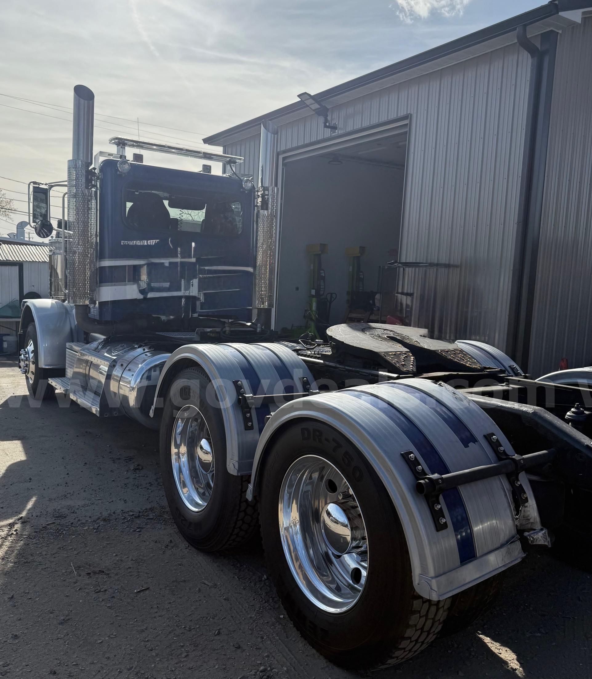 2013 Peterbilt 388 Tractor Peterbilt 388 Government Surplus Auction - Photo #4