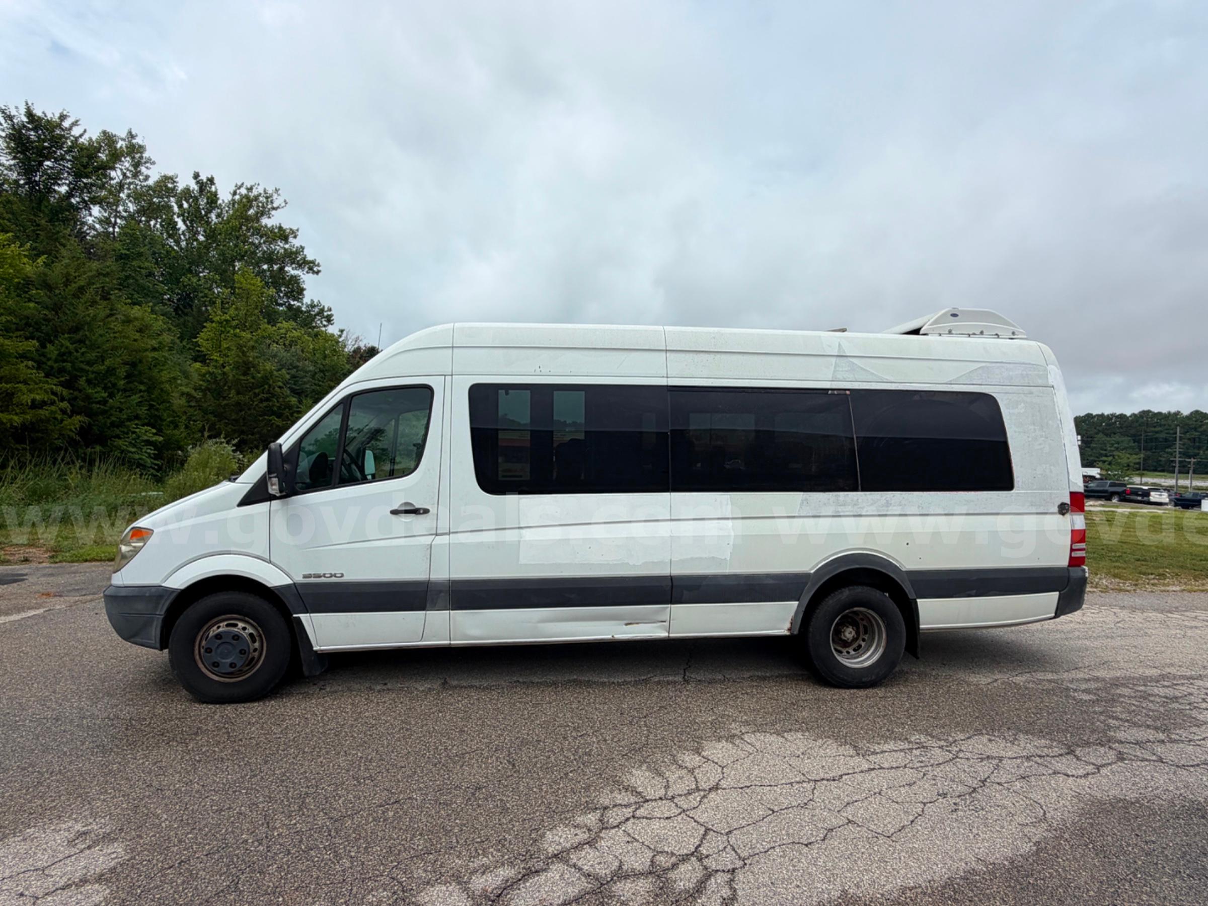 2009 Dodge Sprinter Van 3500 170-in. WB EXT Dodge 3500 Government Surplus Auction - Photo #2