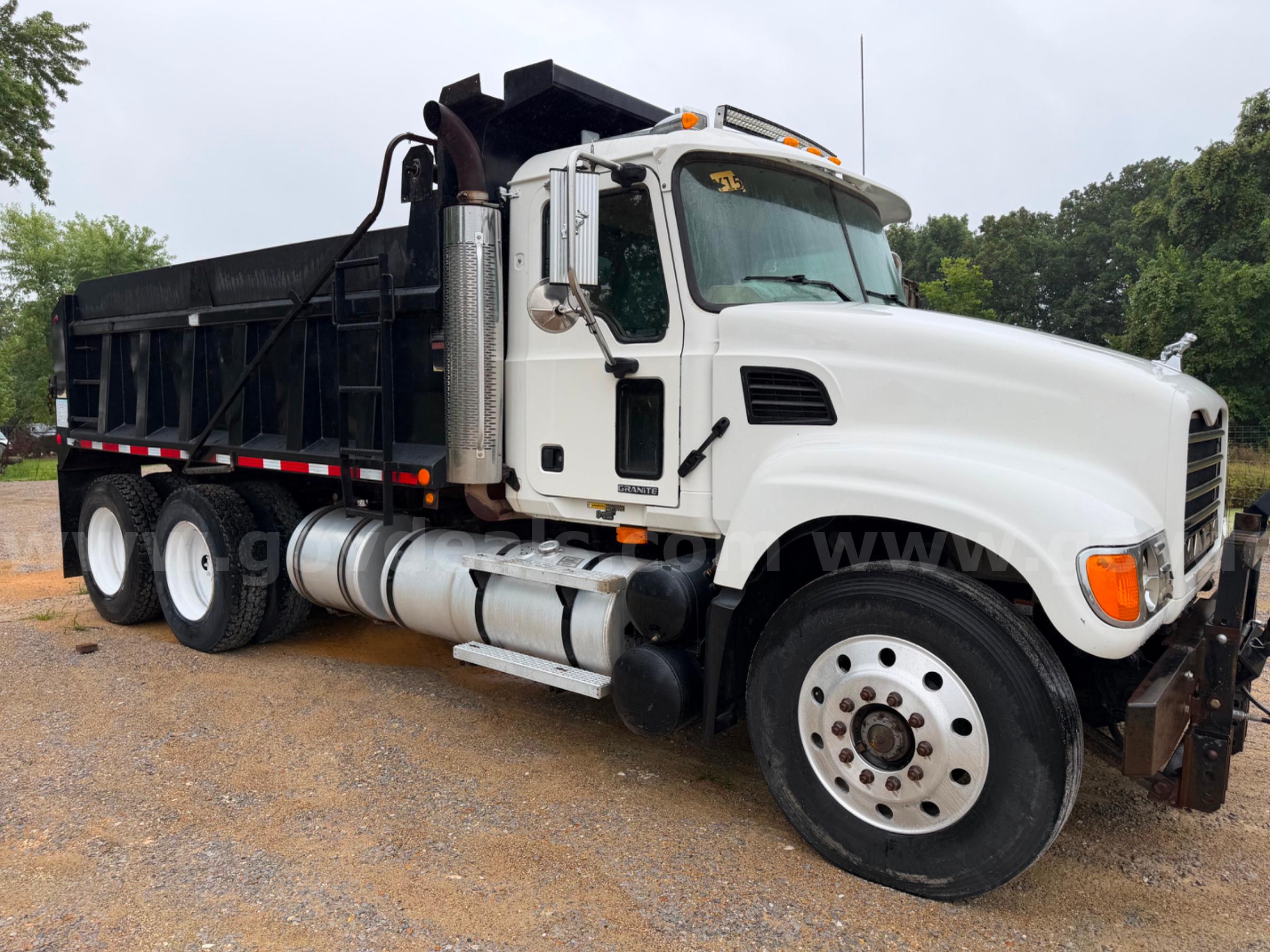 2004 Mack CV713 Granite Tandem Axle Dump Truck Mack CV713 Government Surplus Auction - Photo #2