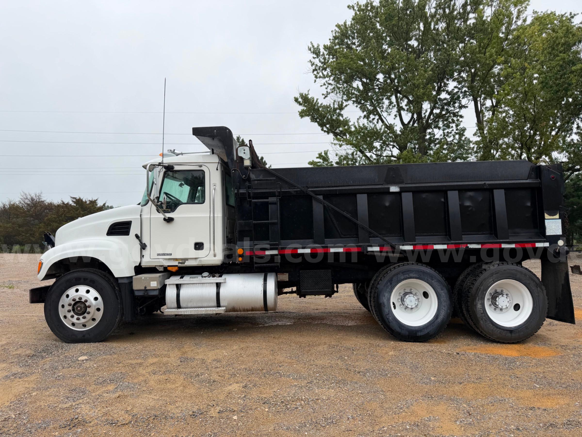 2004 Mack CV713 Granite Tandem Axle Dump Truck Mack CV713 Government Surplus Auction - Photo #3