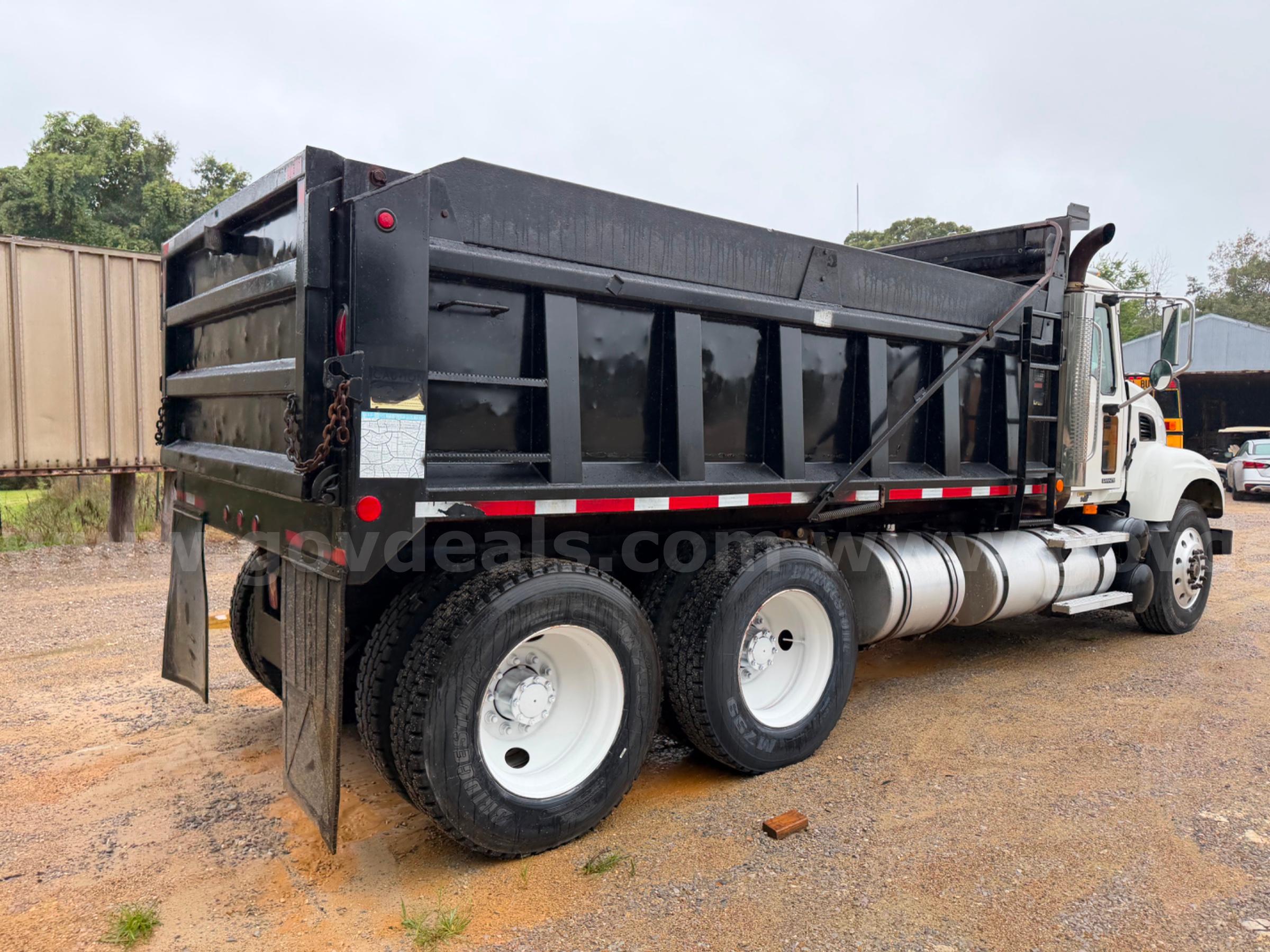 2004 Mack CV713 Granite Tandem Axle Dump Truck Mack CV713 Government Surplus Auction - Photo #5