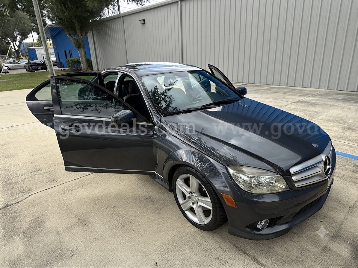 2010 Mercedes-Benz C-Class C300 4MATIC Sport Sedan Mercedes-Benz C300 Government Surplus Auction - Photo #2