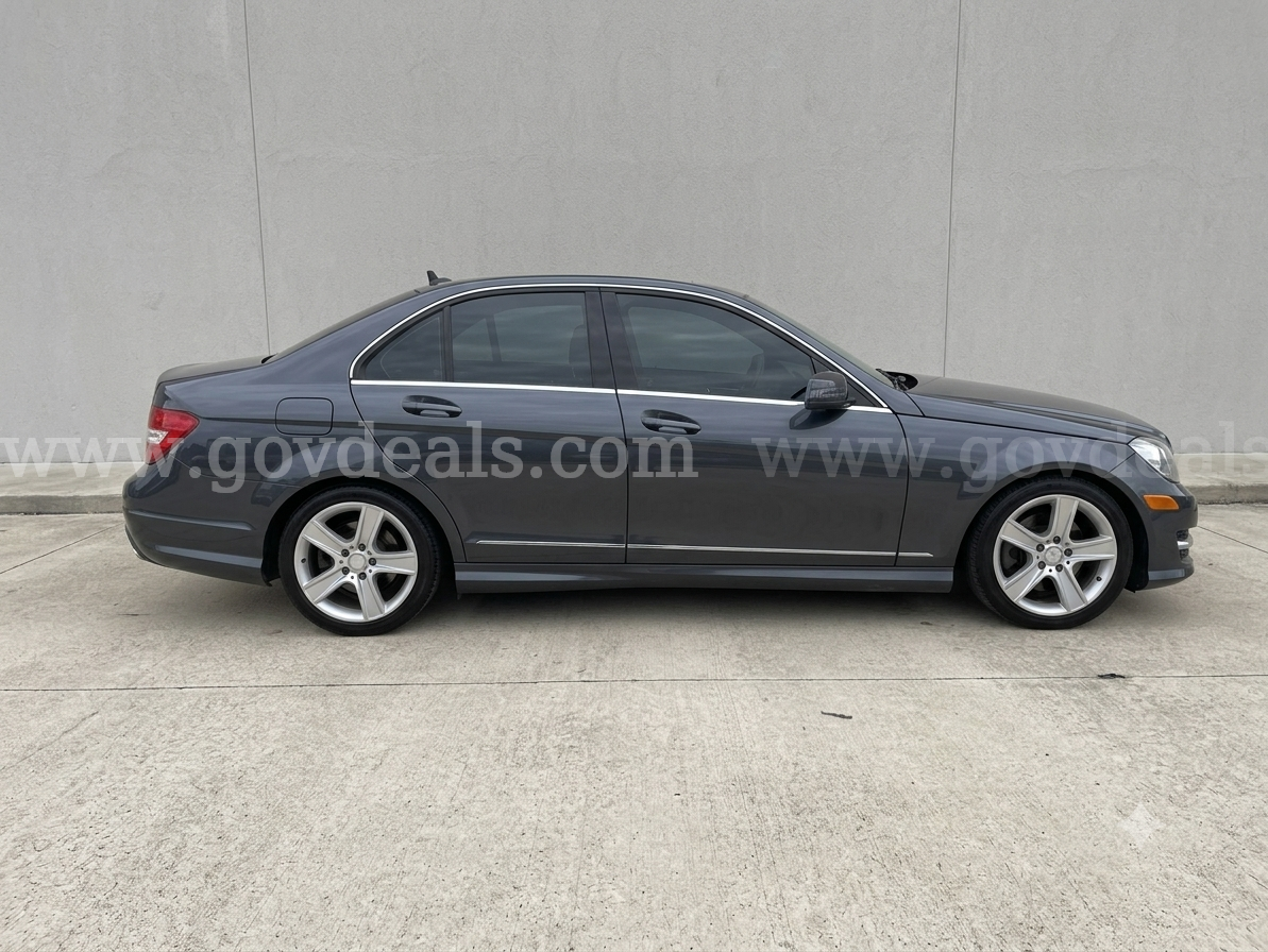 2010 Mercedes-Benz C-Class C300 4MATIC Sport Sedan Mercedes-Benz C300 Government Surplus Auction - Photo #4