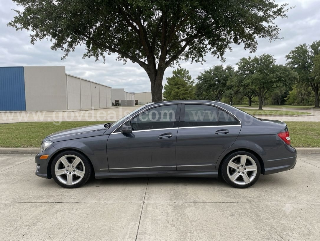 2010 Mercedes-Benz C-Class C300 4MATIC Sport Sedan Mercedes-Benz C300 Government Surplus Auction - Photo #5