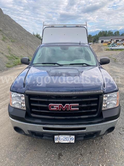 2009 GMC Sierra 1500 PICKUP TRUCK With Leer Canopy - 2-DR, 4.3L V6 OHV 12V GMC Sierra Government Surplus Auction - Photo #2