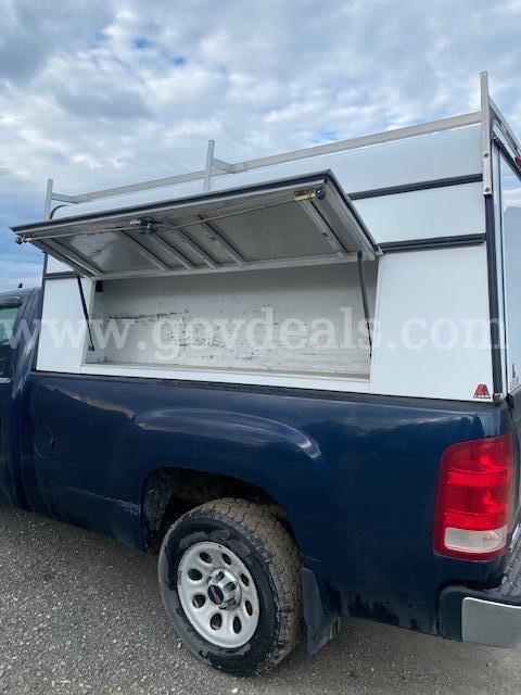 2009 GMC Sierra 1500 PICKUP TRUCK With Leer Canopy - 2-DR, 4.3L V6 OHV 12V GMC Sierra Government Surplus Auction - Photo #4