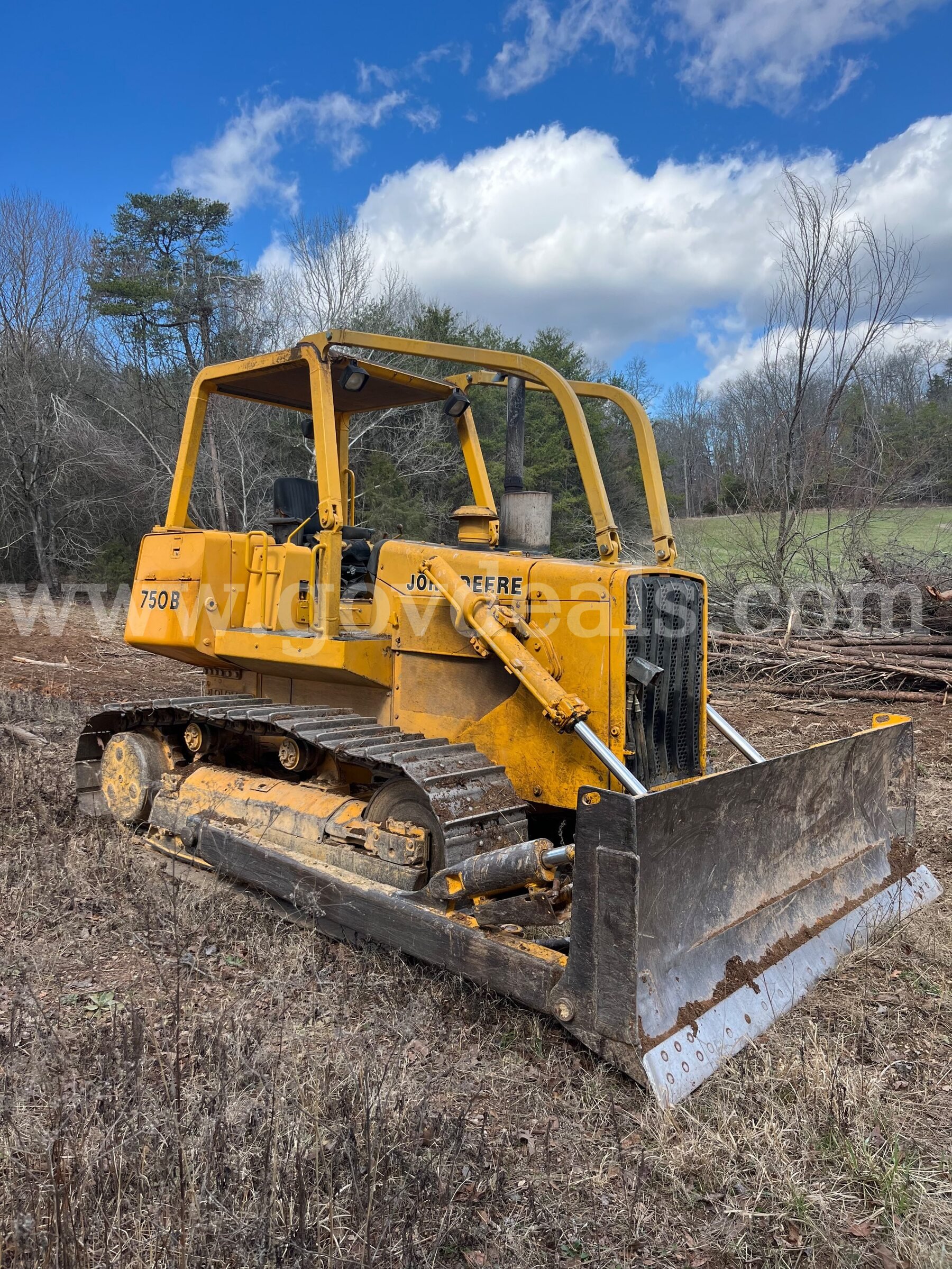 john deere 750B dozer deere 750B Government Surplus Auction - Photo #2