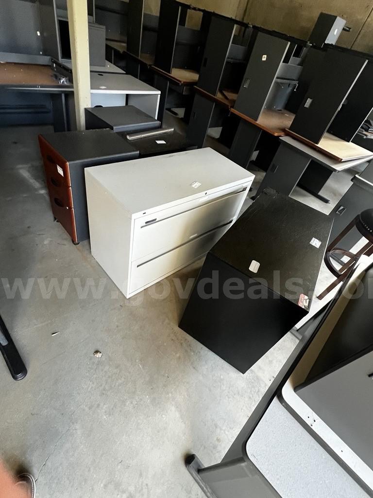Lot of Misc Office Furniture - Desks, File cabinets, book shelves   Government Surplus Auction - Photo #3