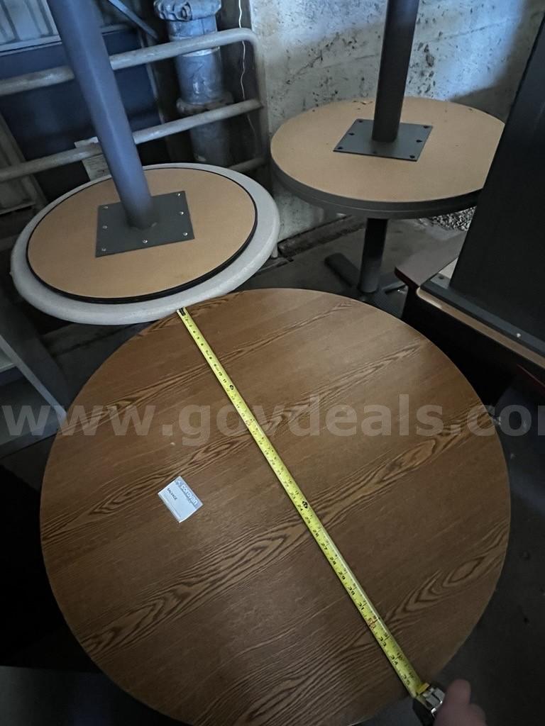 Lot of Misc Office Furniture - Desks, File cabinets, book shelves   Government Surplus Auction - Photo #4