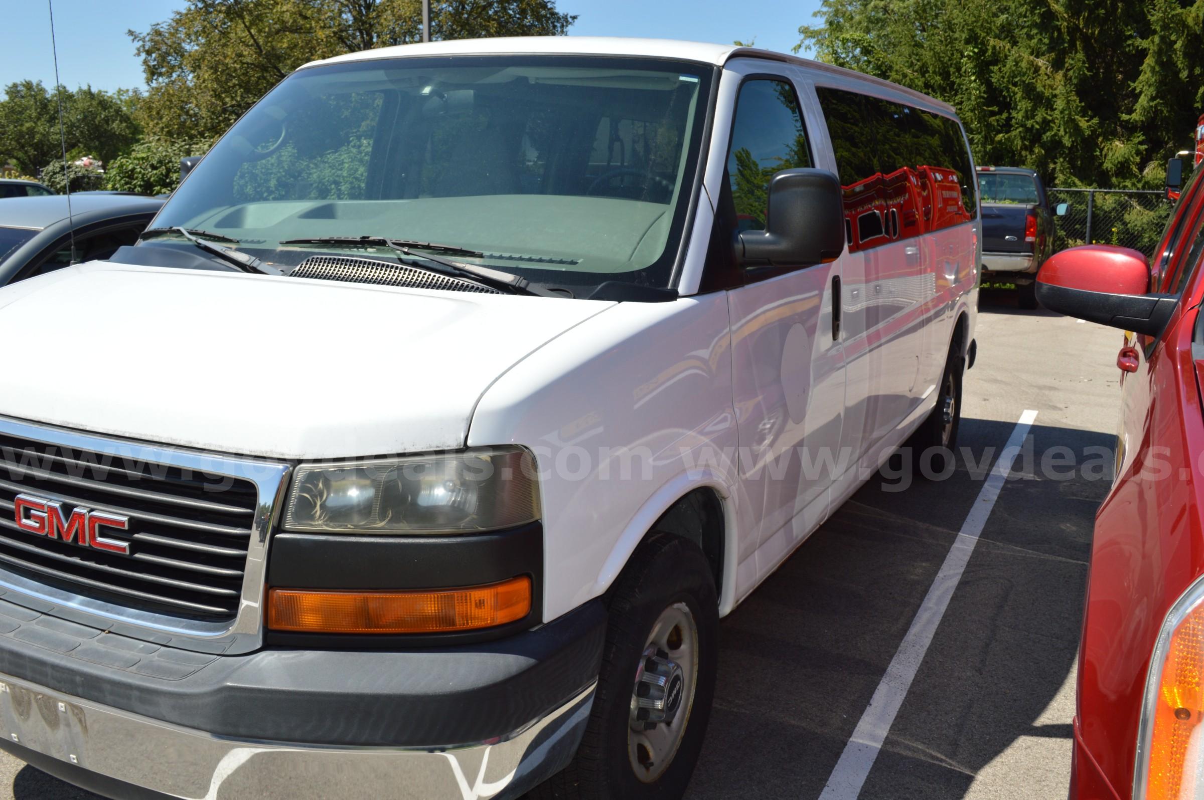 2007 GMC Savana LT G3500 Extended GMC Savana Government Surplus Auction - Photo #2
