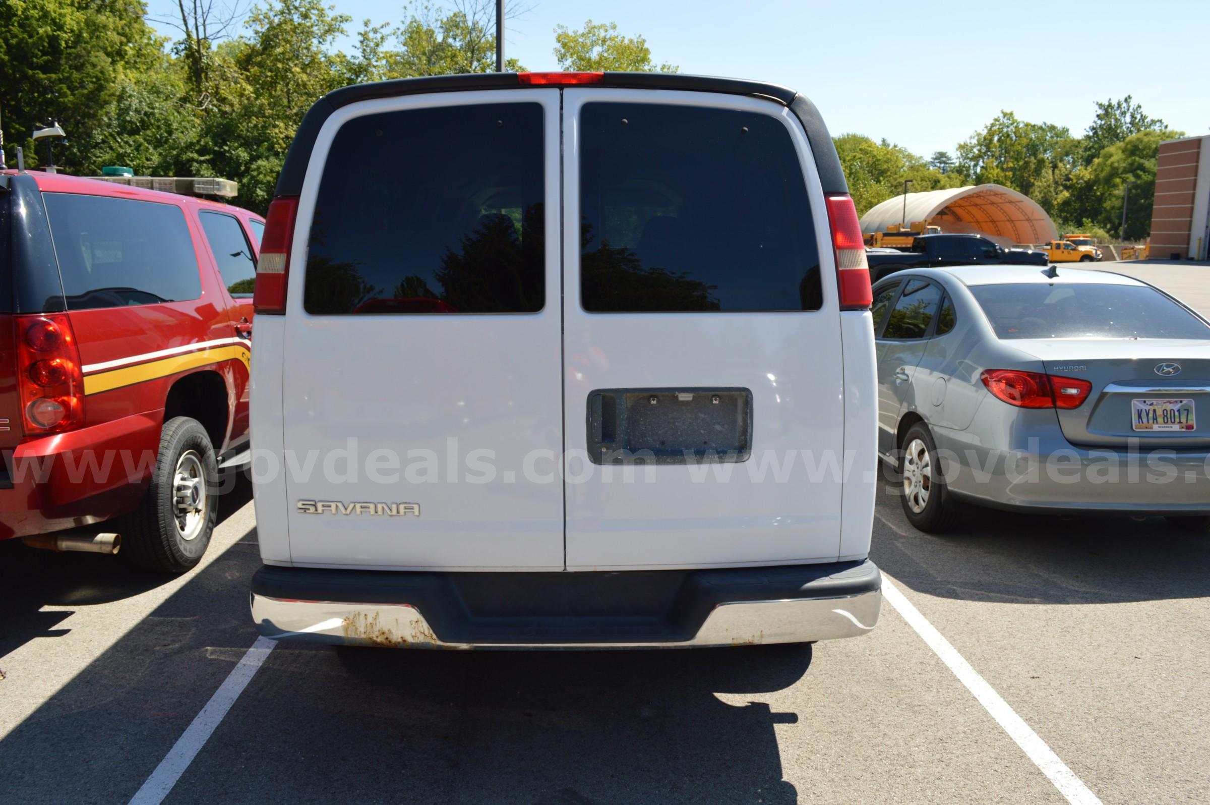 2007 GMC Savana LT G3500 Extended GMC Savana Government Surplus Auction - Photo #4