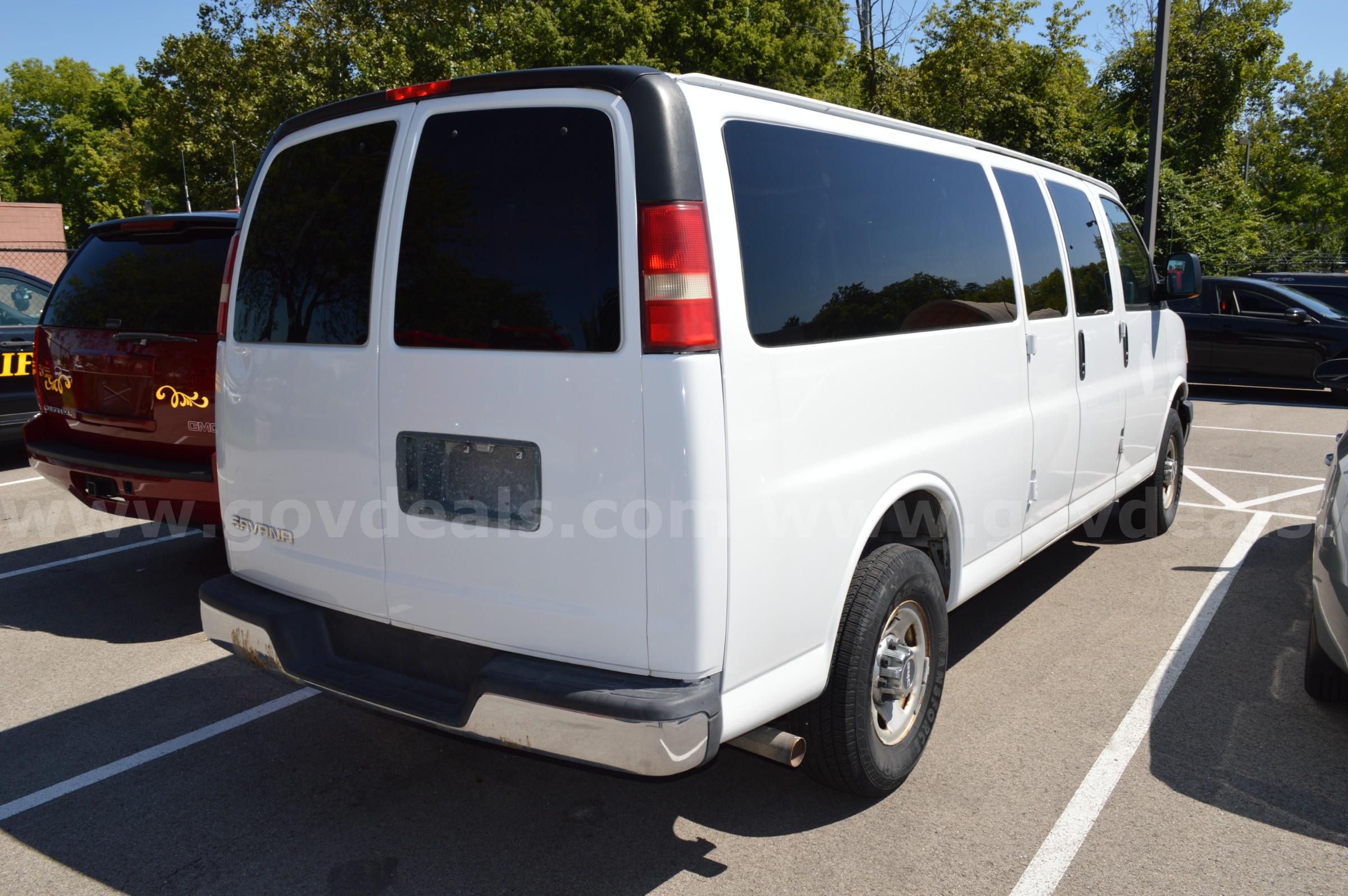 2007 GMC Savana LT G3500 Extended GMC Savana Government Surplus Auction - Photo #5