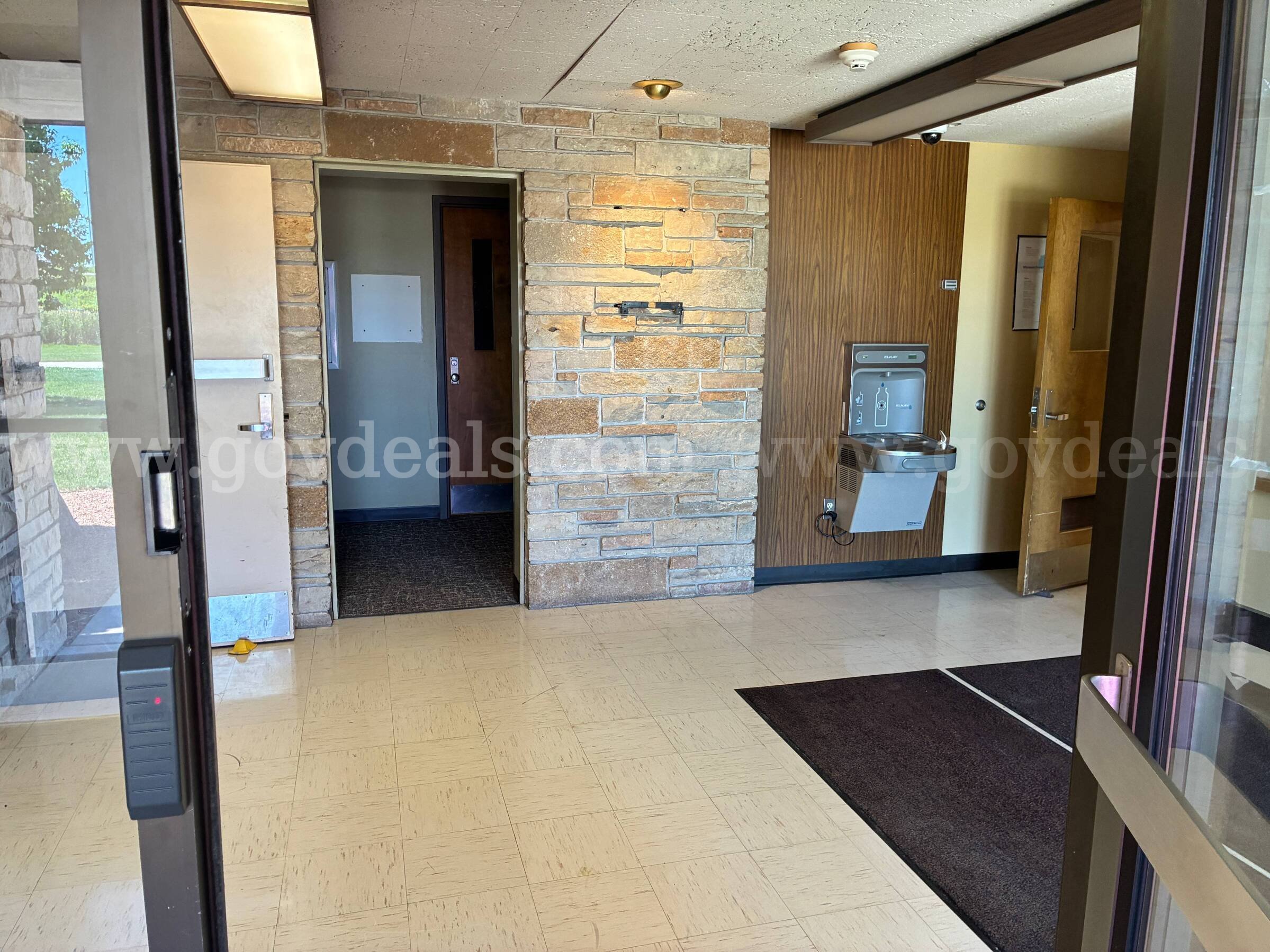 Former State Patrol Building in Fond du lac, WI on 4.292 Acres  292 Government Surplus Auction - Photo #5