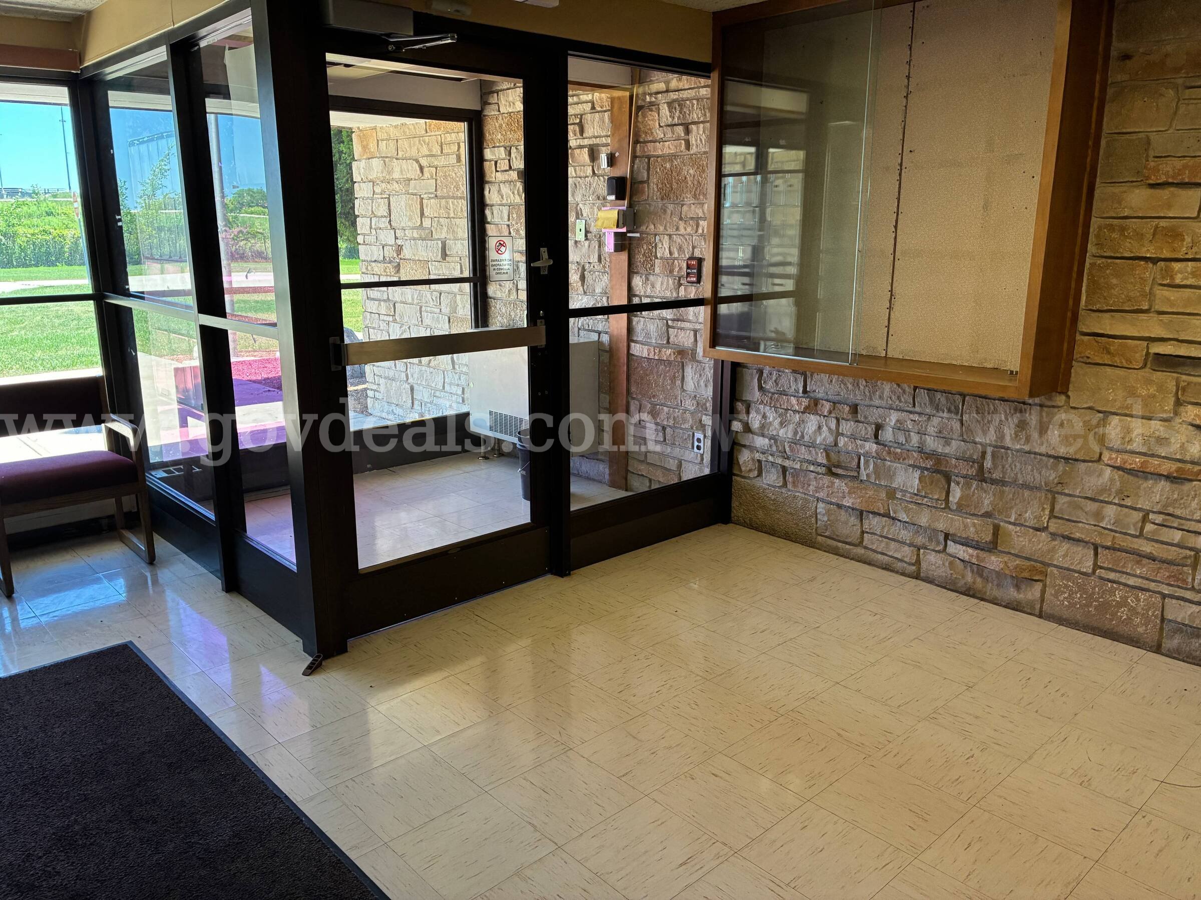 Former State Patrol Building in Fond du lac, WI on 4.292 Acres  292 Government Surplus Auction - Photo #6