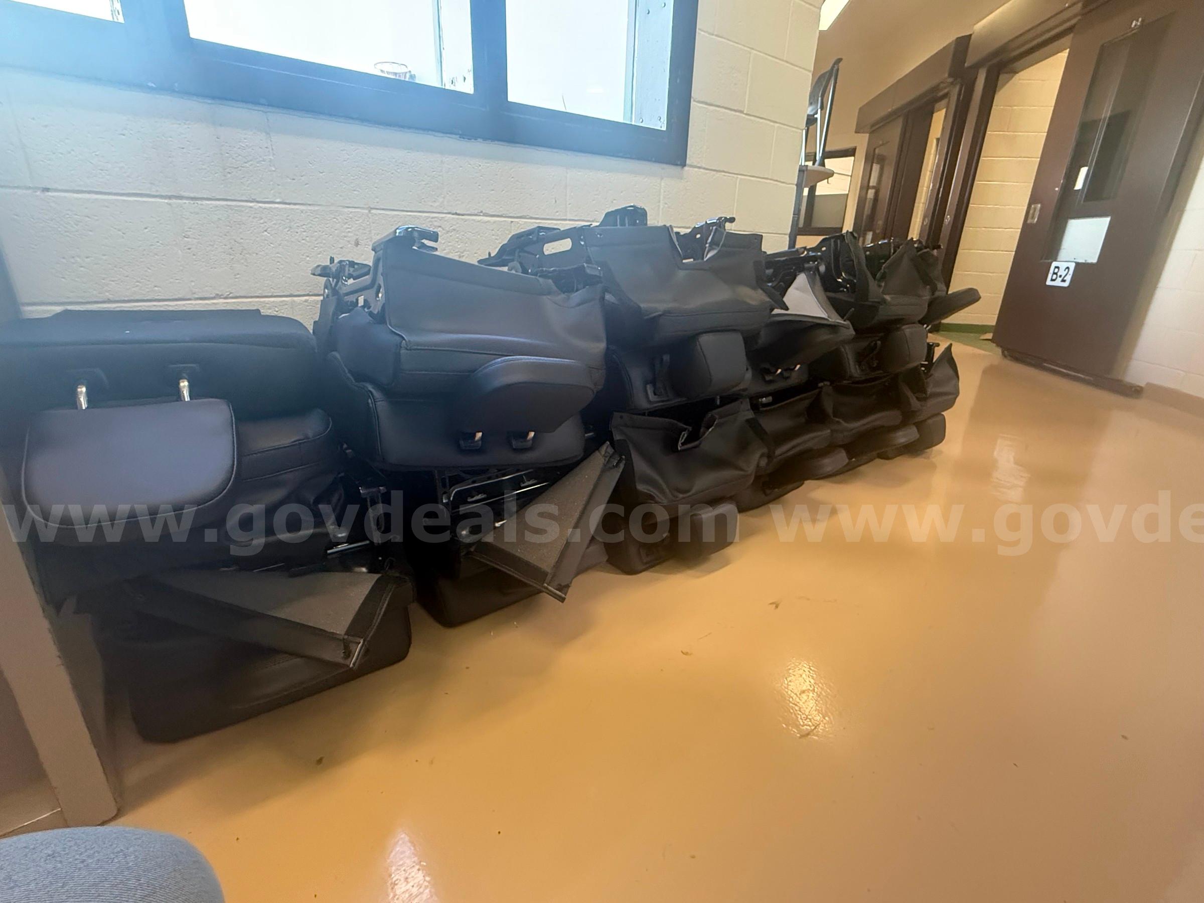 2025 Ford Explorer 2nd Row Seats – 8 Sets / 24 Seats Total – New Ford Explorer Government Surplus Auction - Photo #4