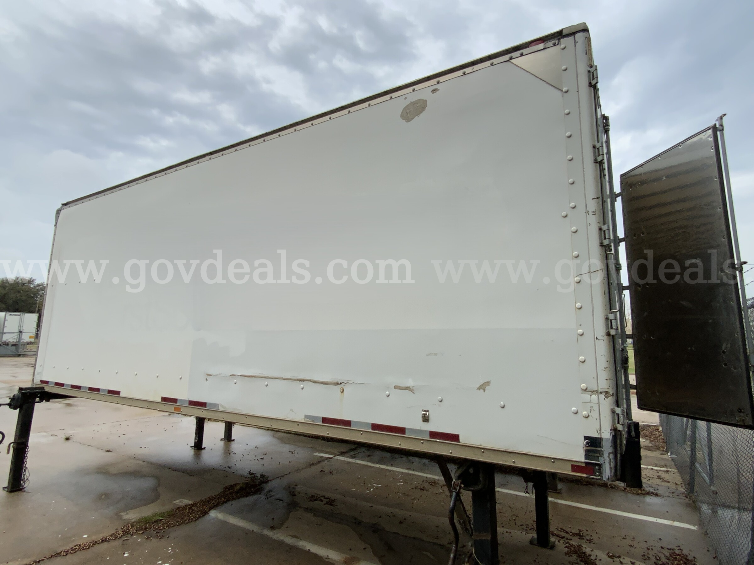 2005 Supreme Enclosed Cargo Van Swap Body Trailer Supreme  Government Surplus Auction - Photo #2